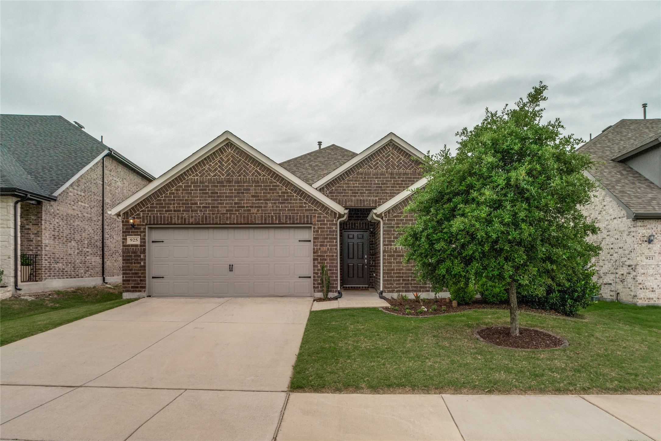 925 Royal Lane