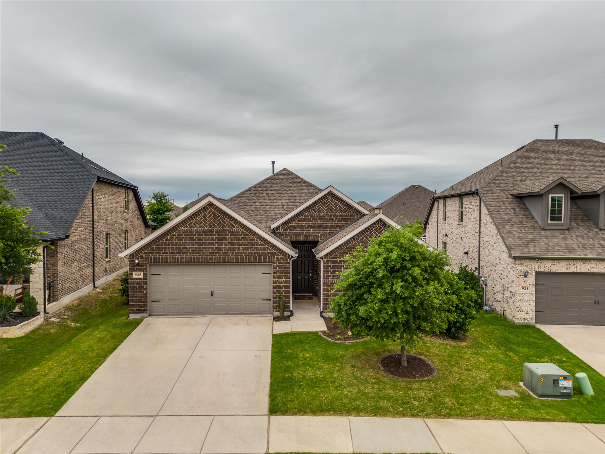925 Royal Lane