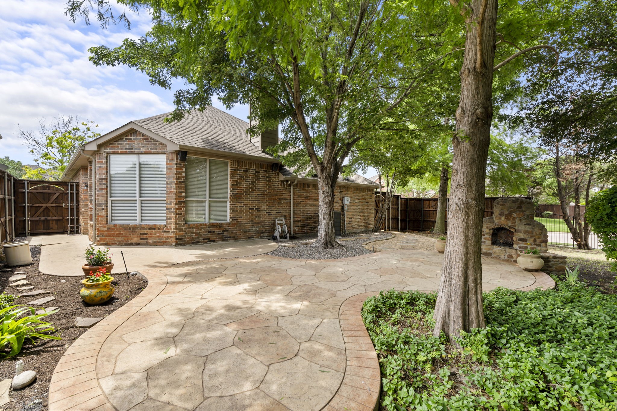 2404 Windgate Lane