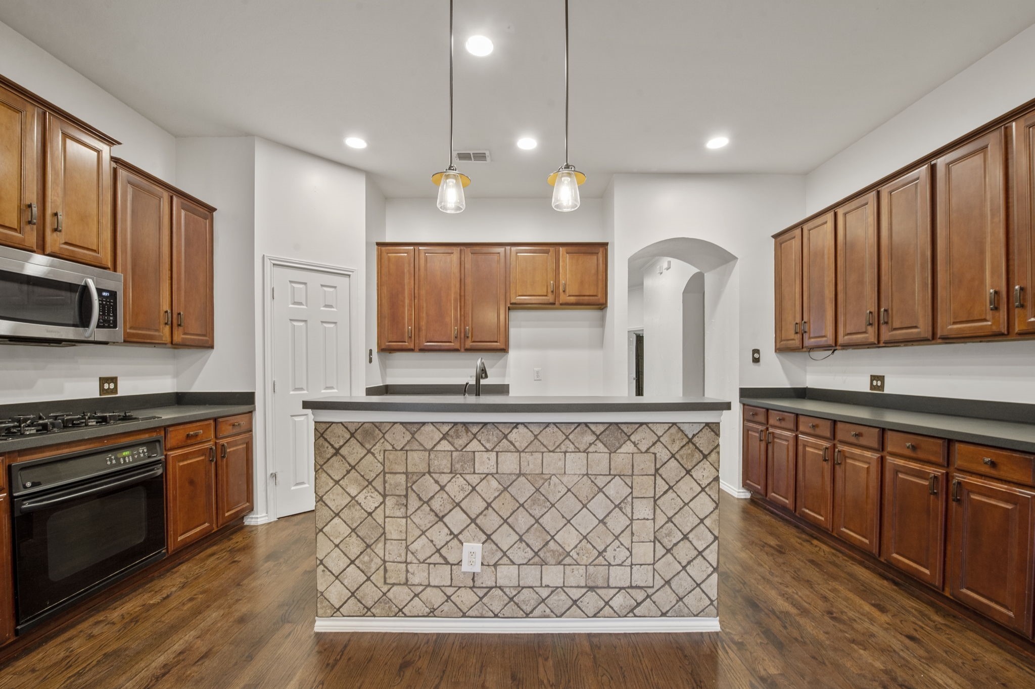 2404 Windgate Lane