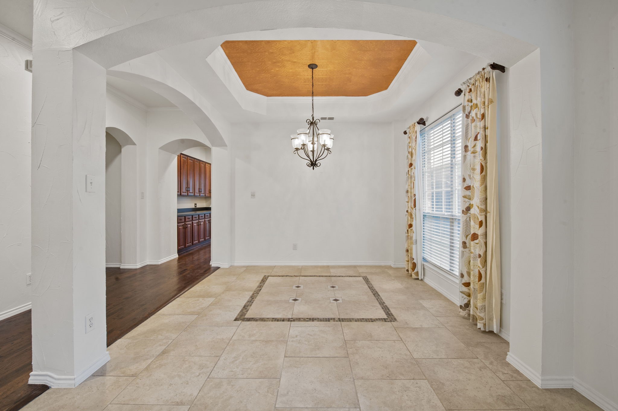 2404 Windgate Lane