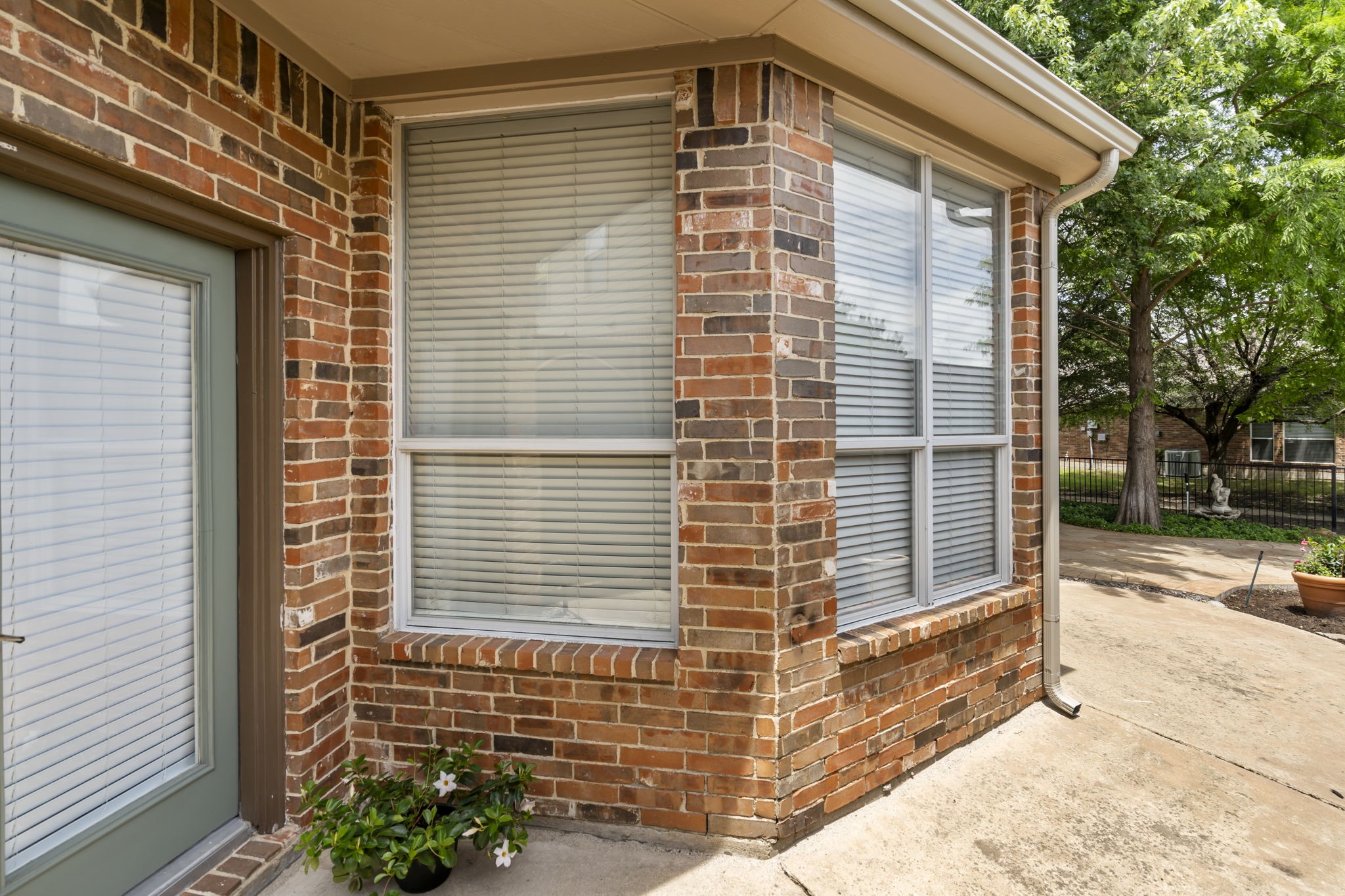 2404 Windgate Lane