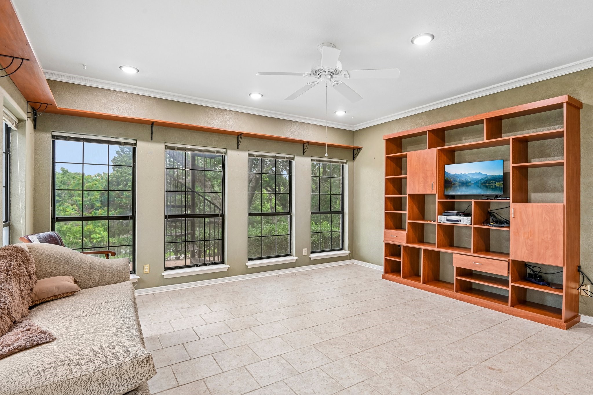 128 Sceptre Drive