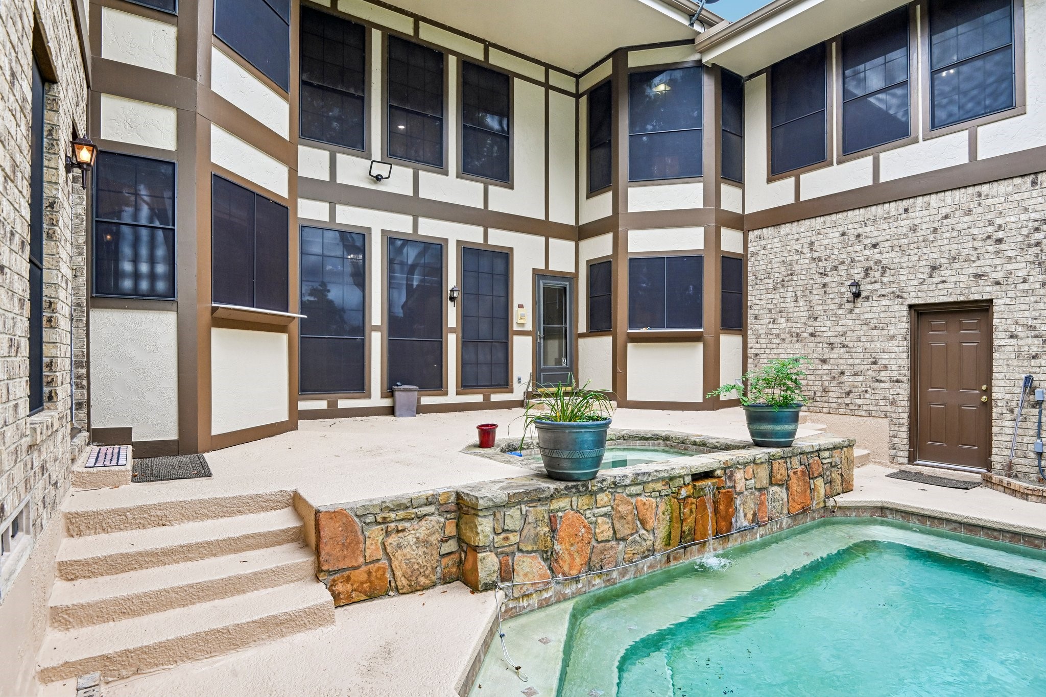 128 Sceptre Drive