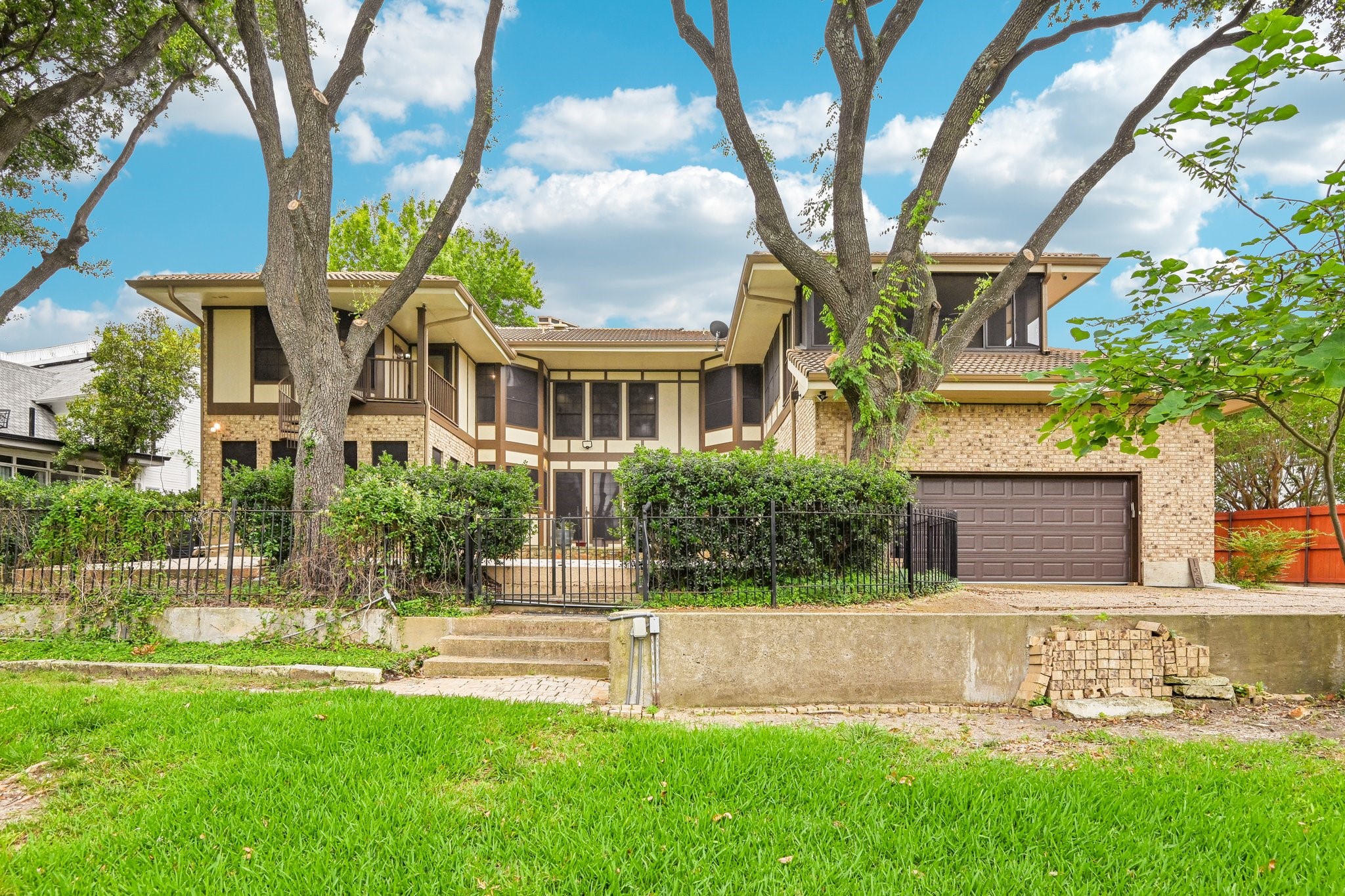 128 Sceptre Drive