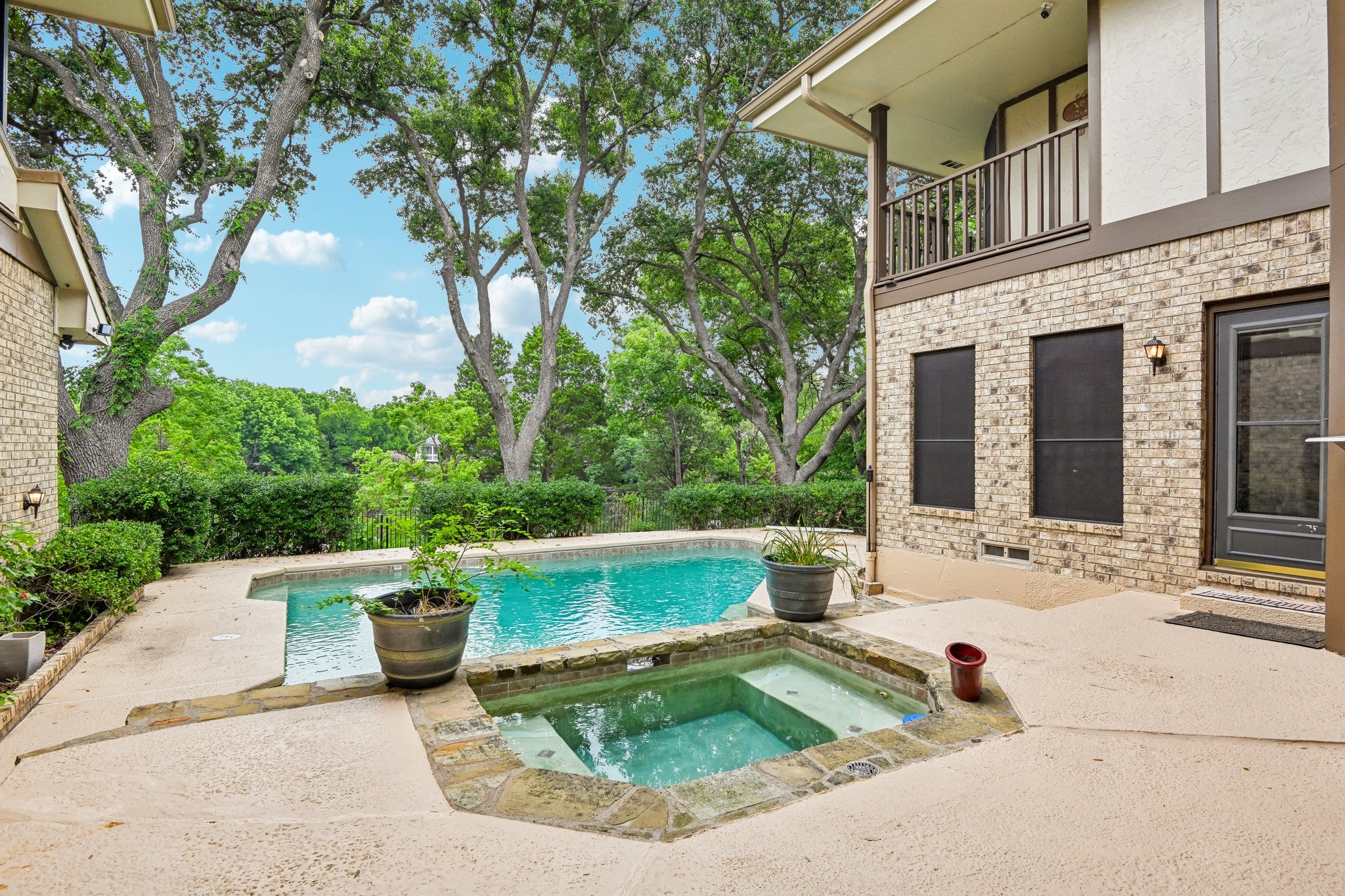 128 Sceptre Drive