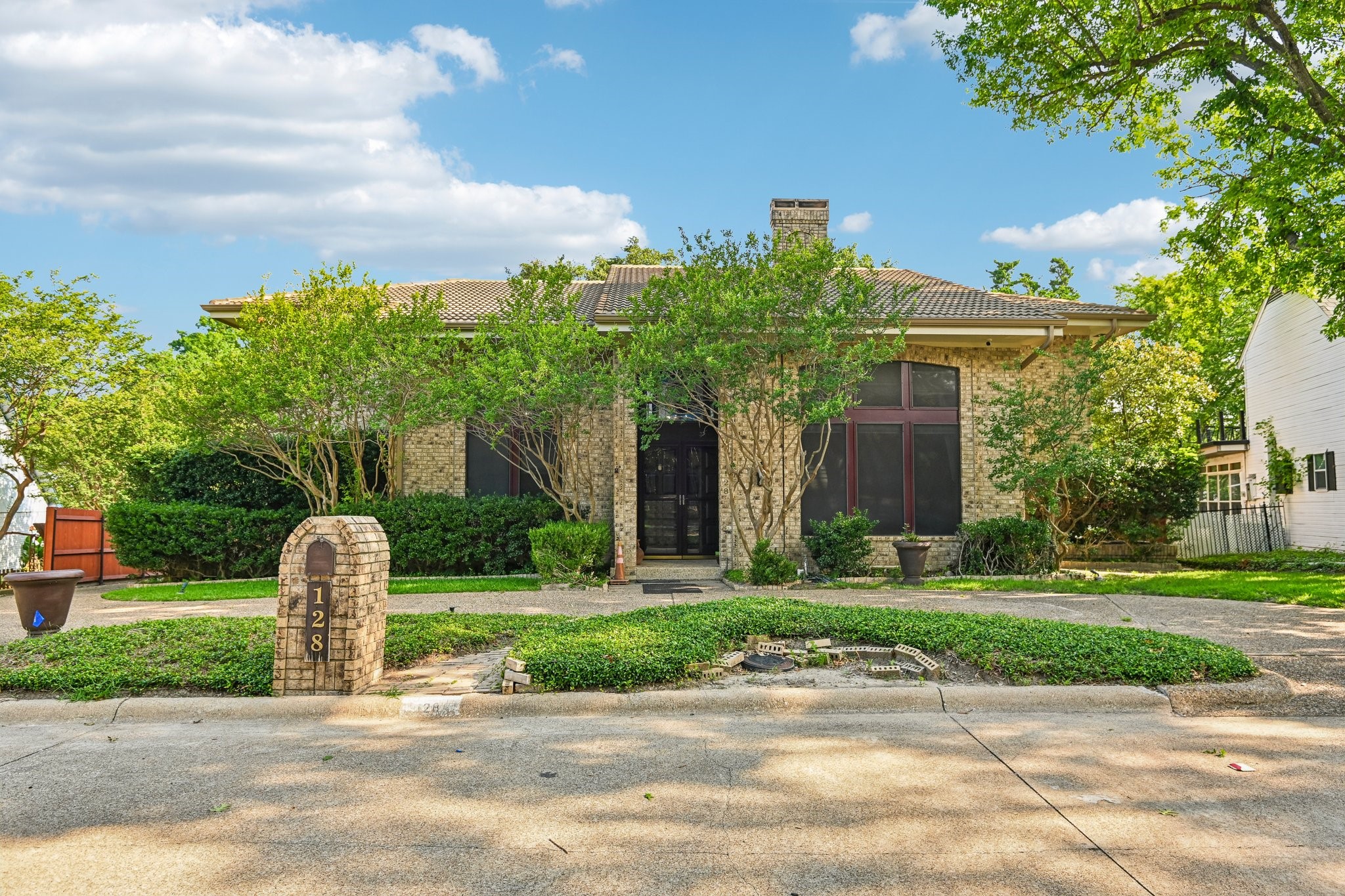 128 Sceptre Drive