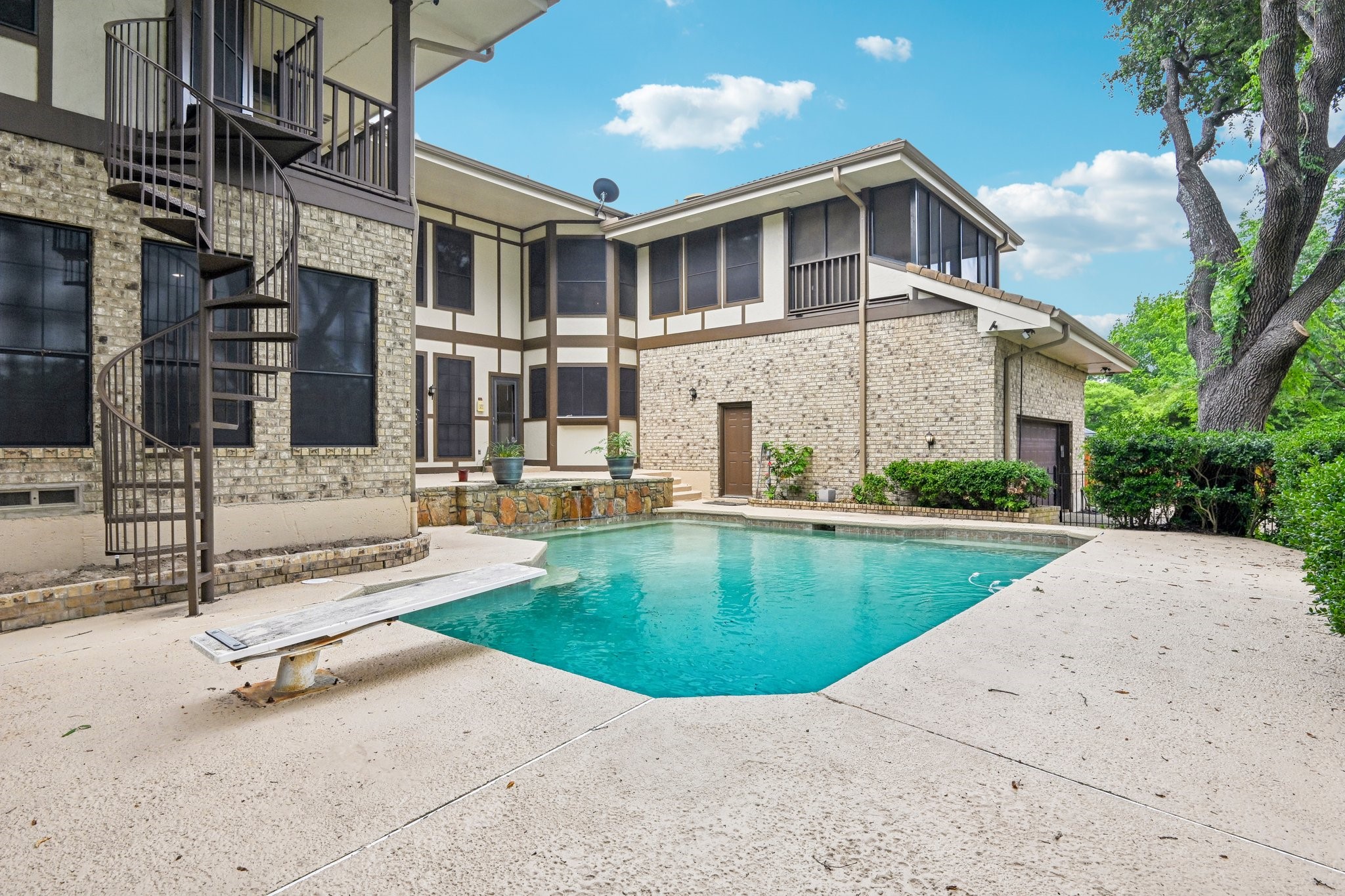 128 Sceptre Drive