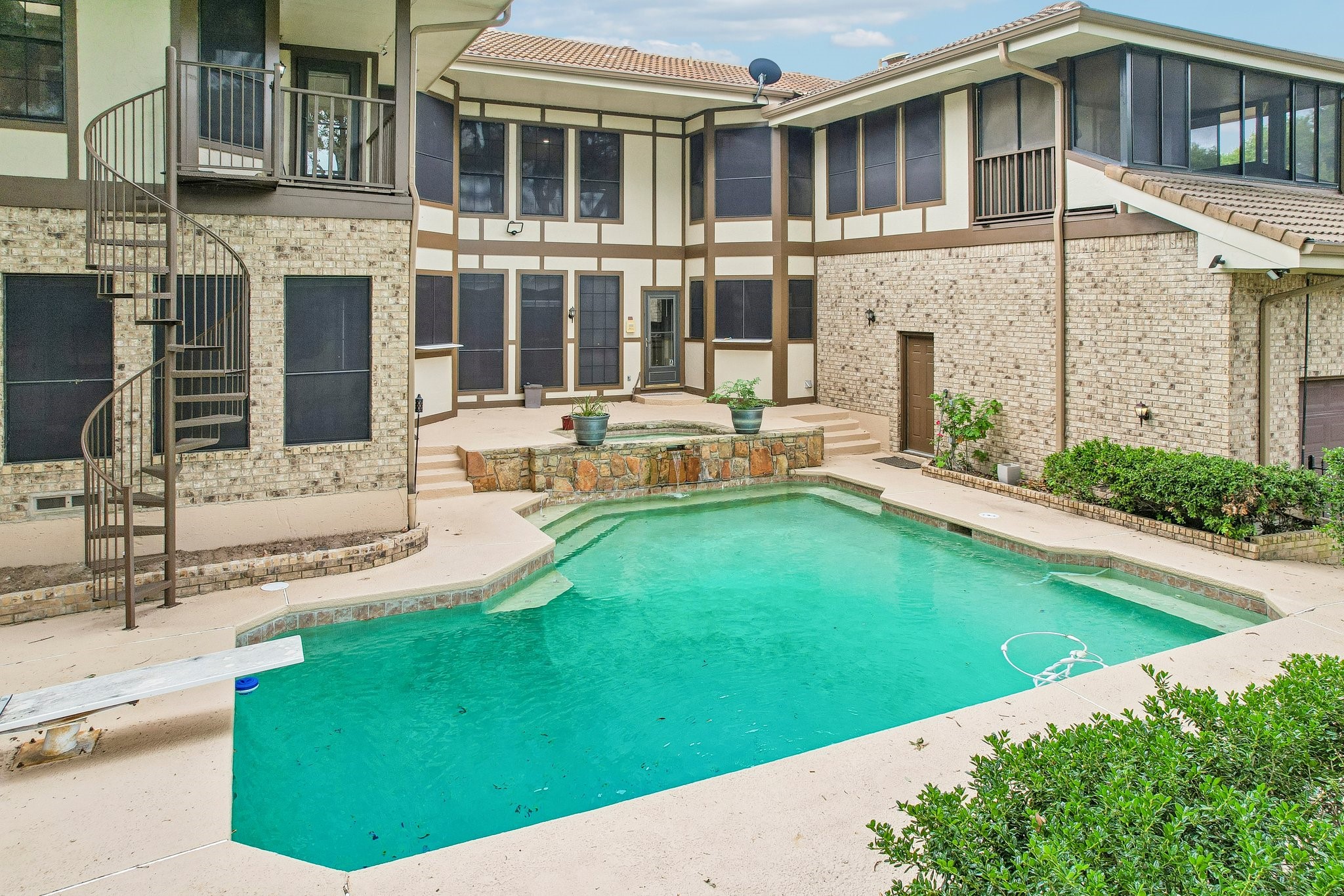 128 Sceptre Drive