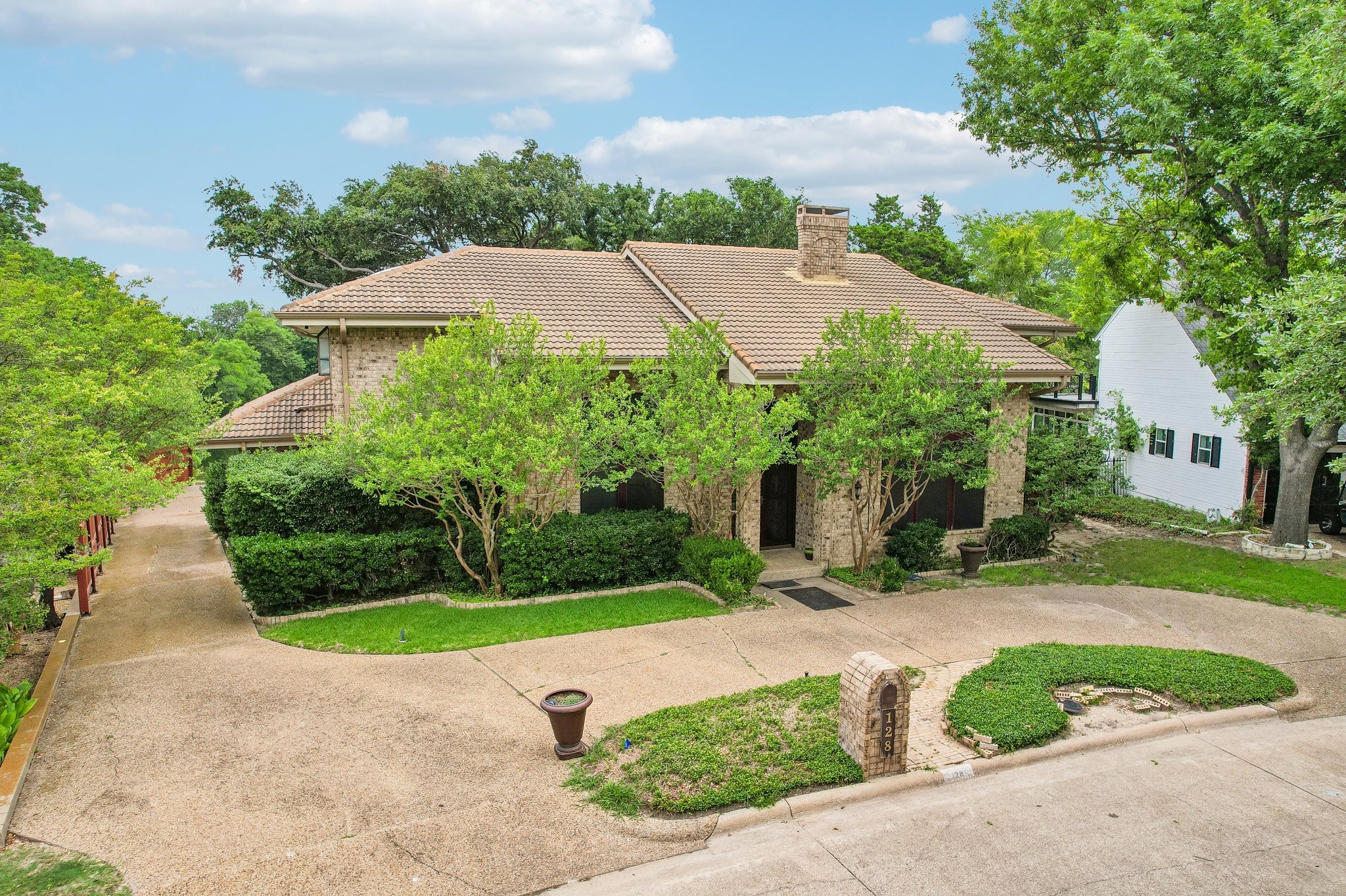 128 Sceptre Drive