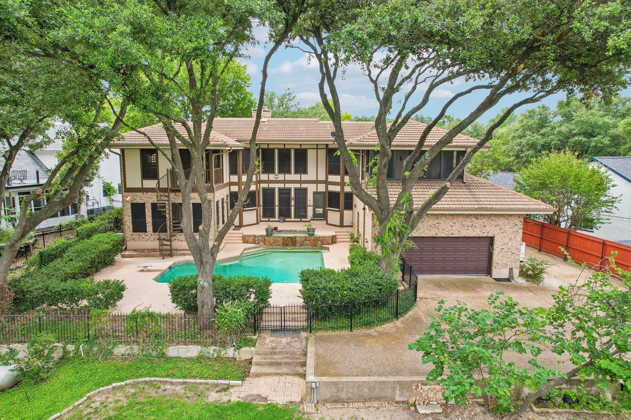 128 Sceptre Drive