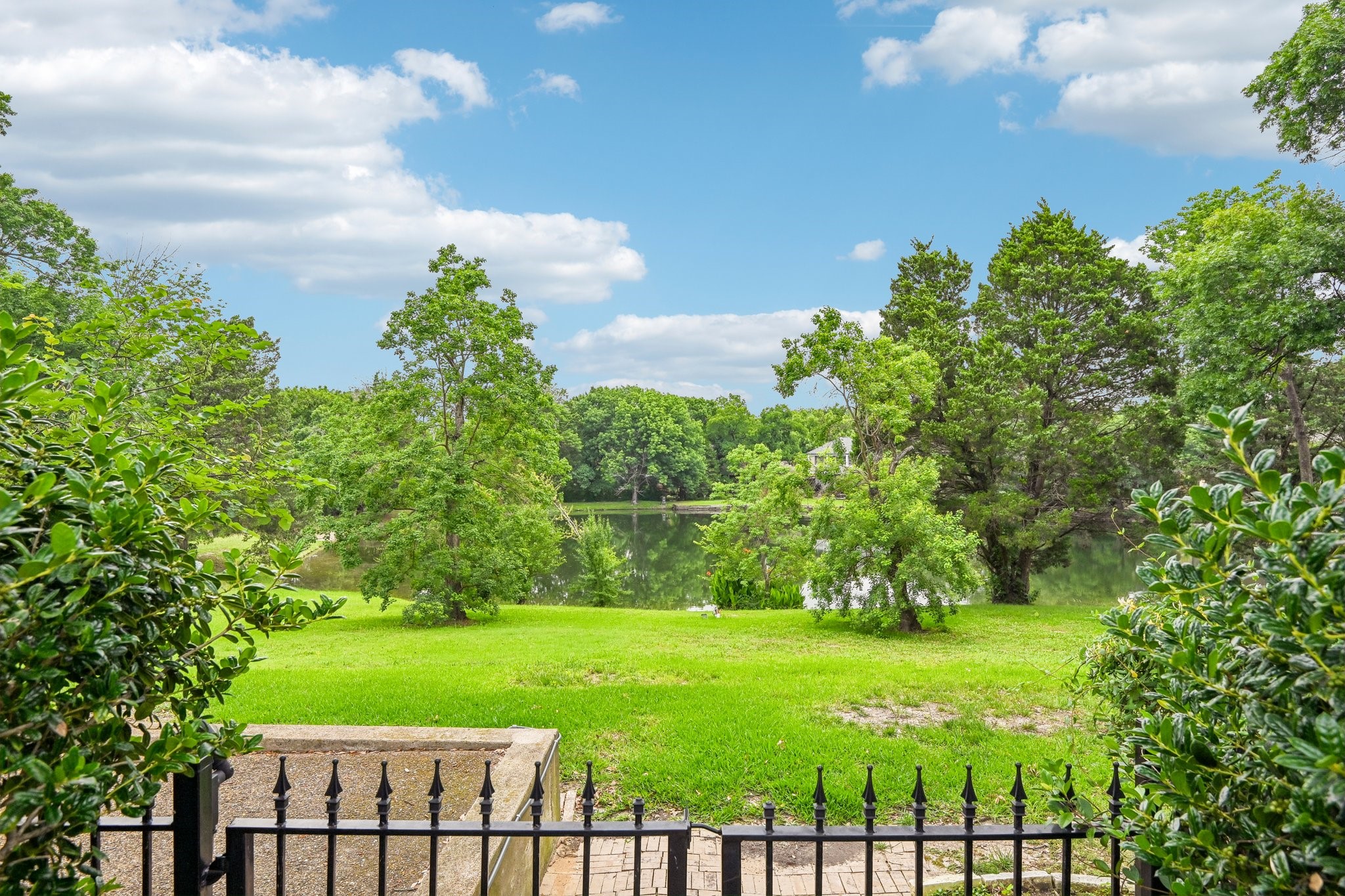 128 Sceptre Drive