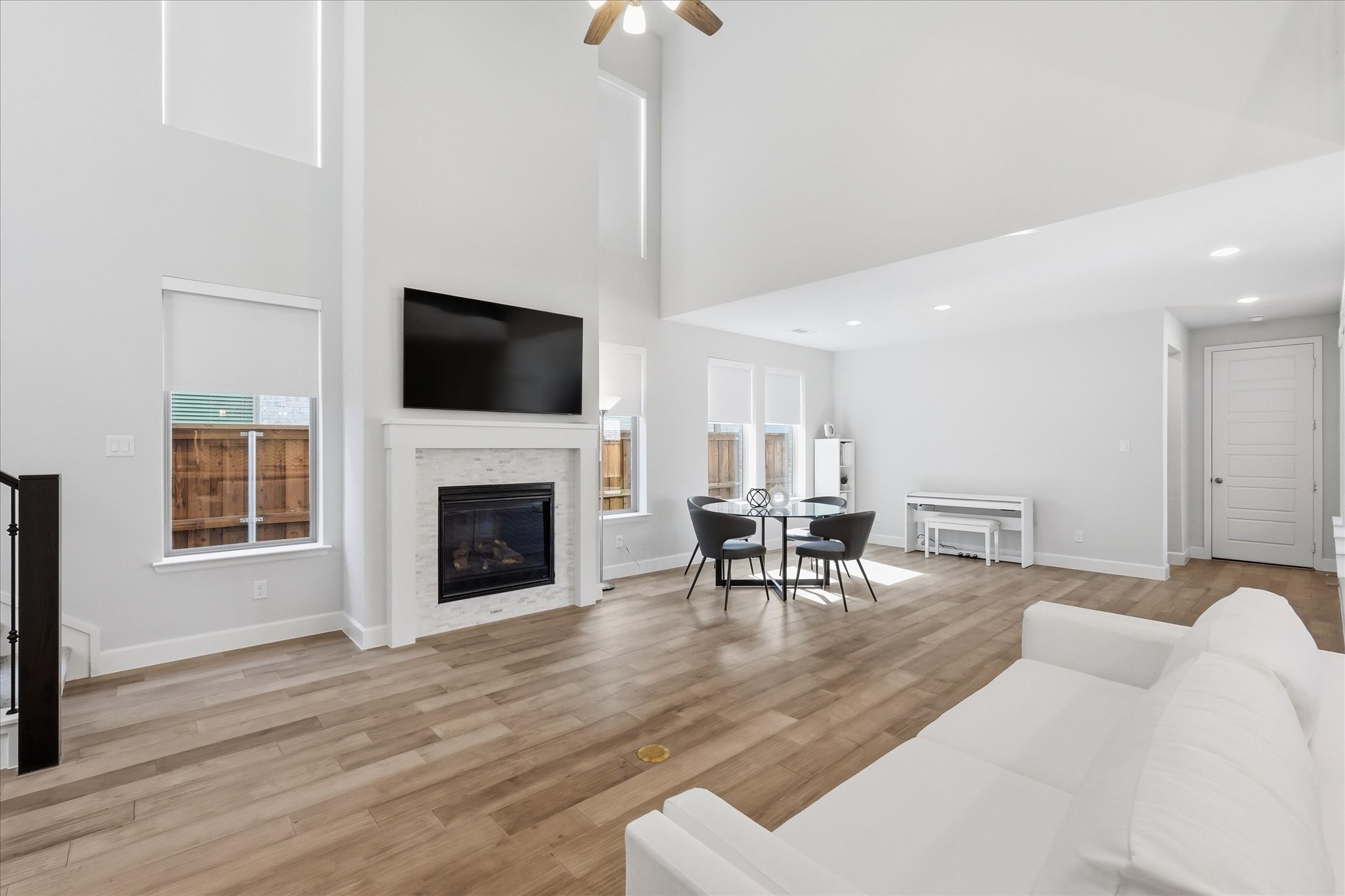 8521 Western