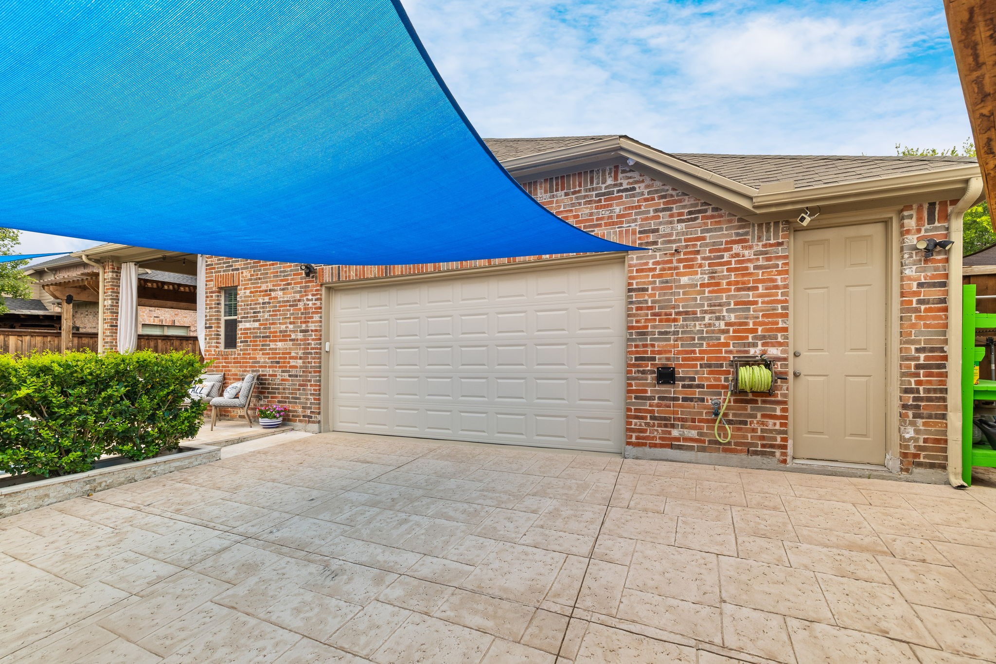 10051 Beachwood Drive