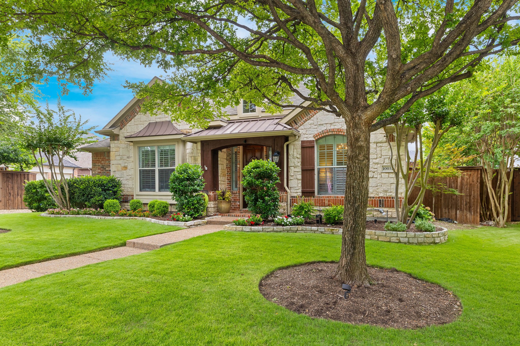 10051 Beachwood Drive