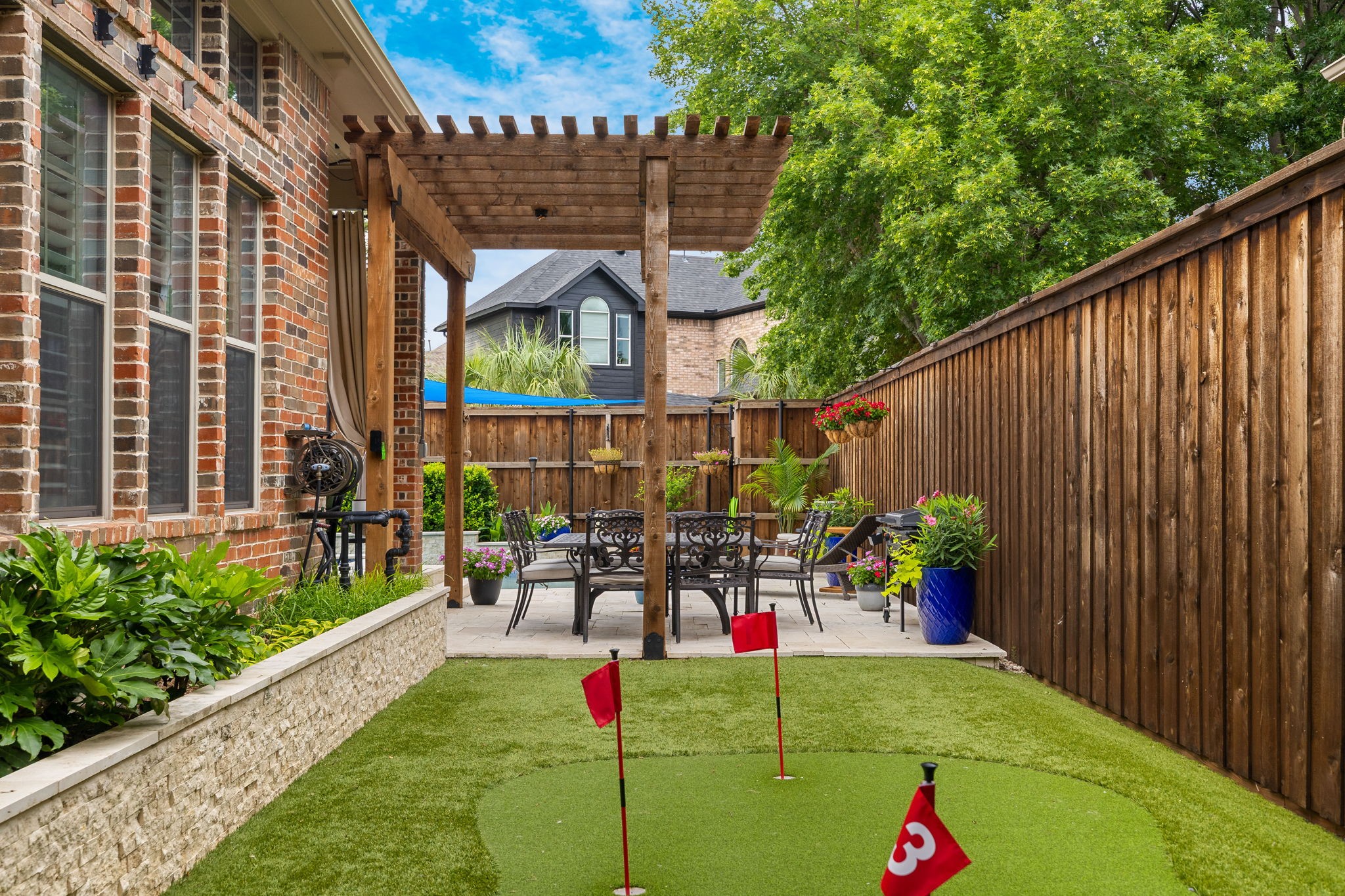 10051 Beachwood Drive