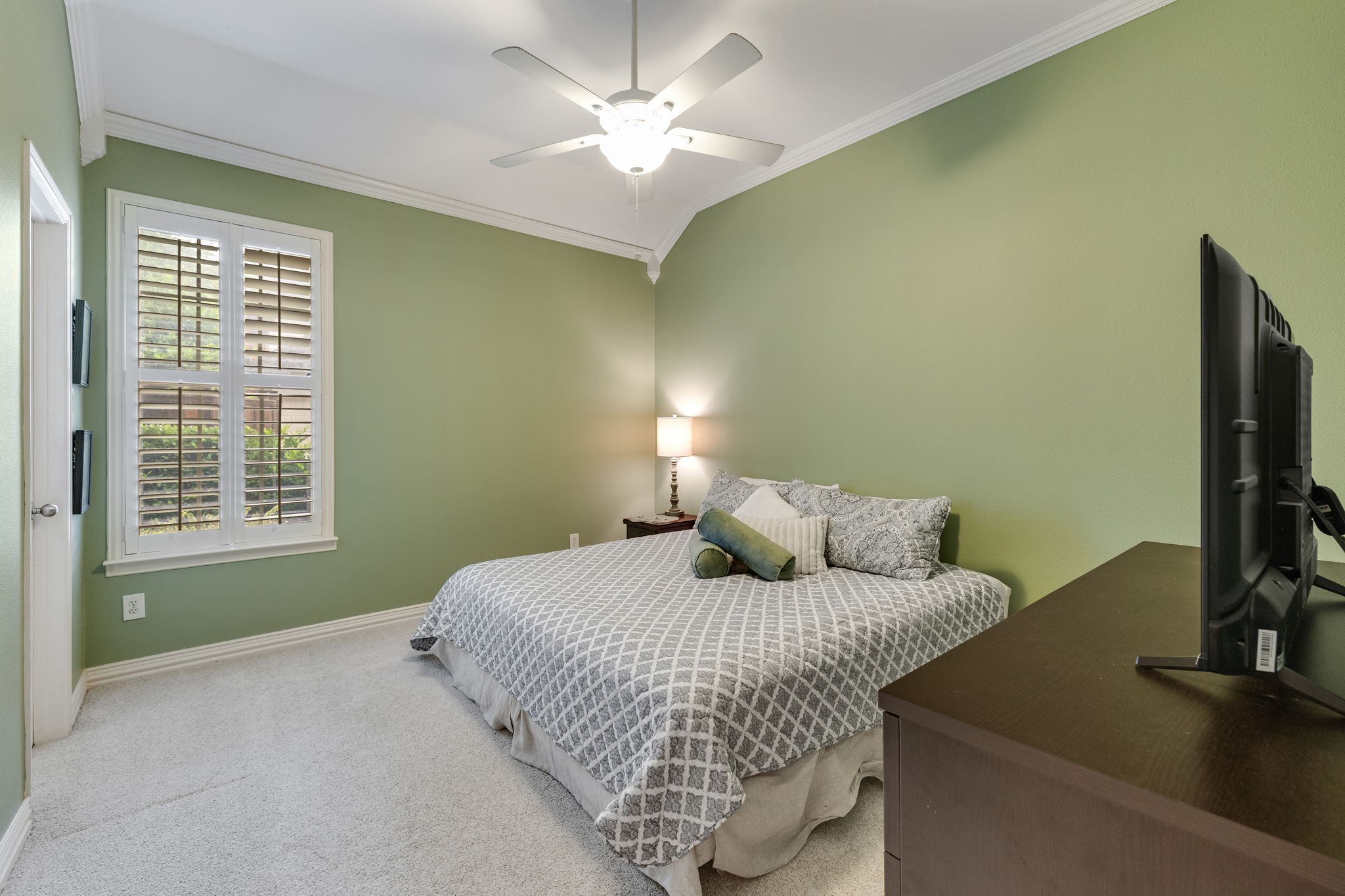 10051 Beachwood Drive