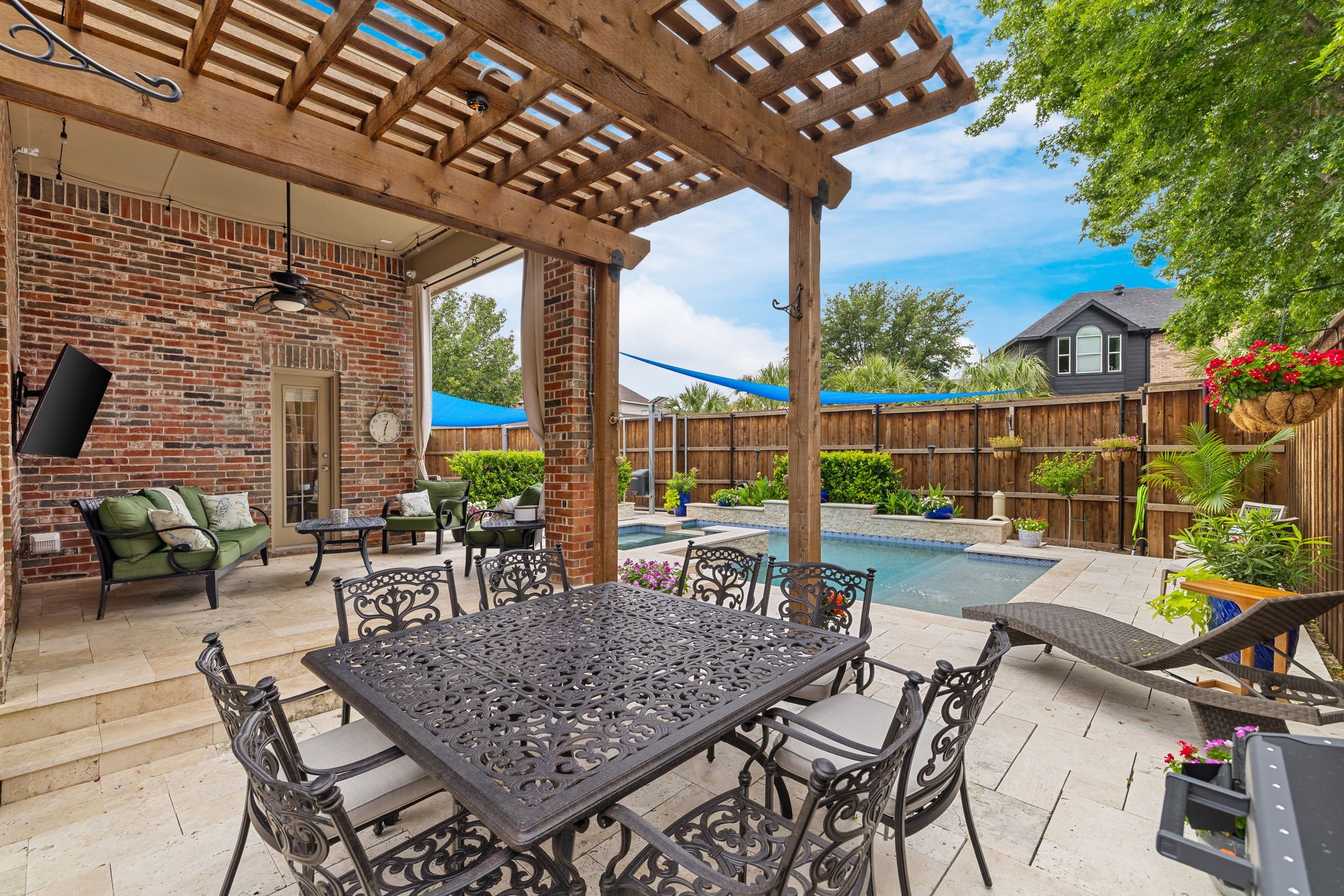 10051 Beachwood Drive
