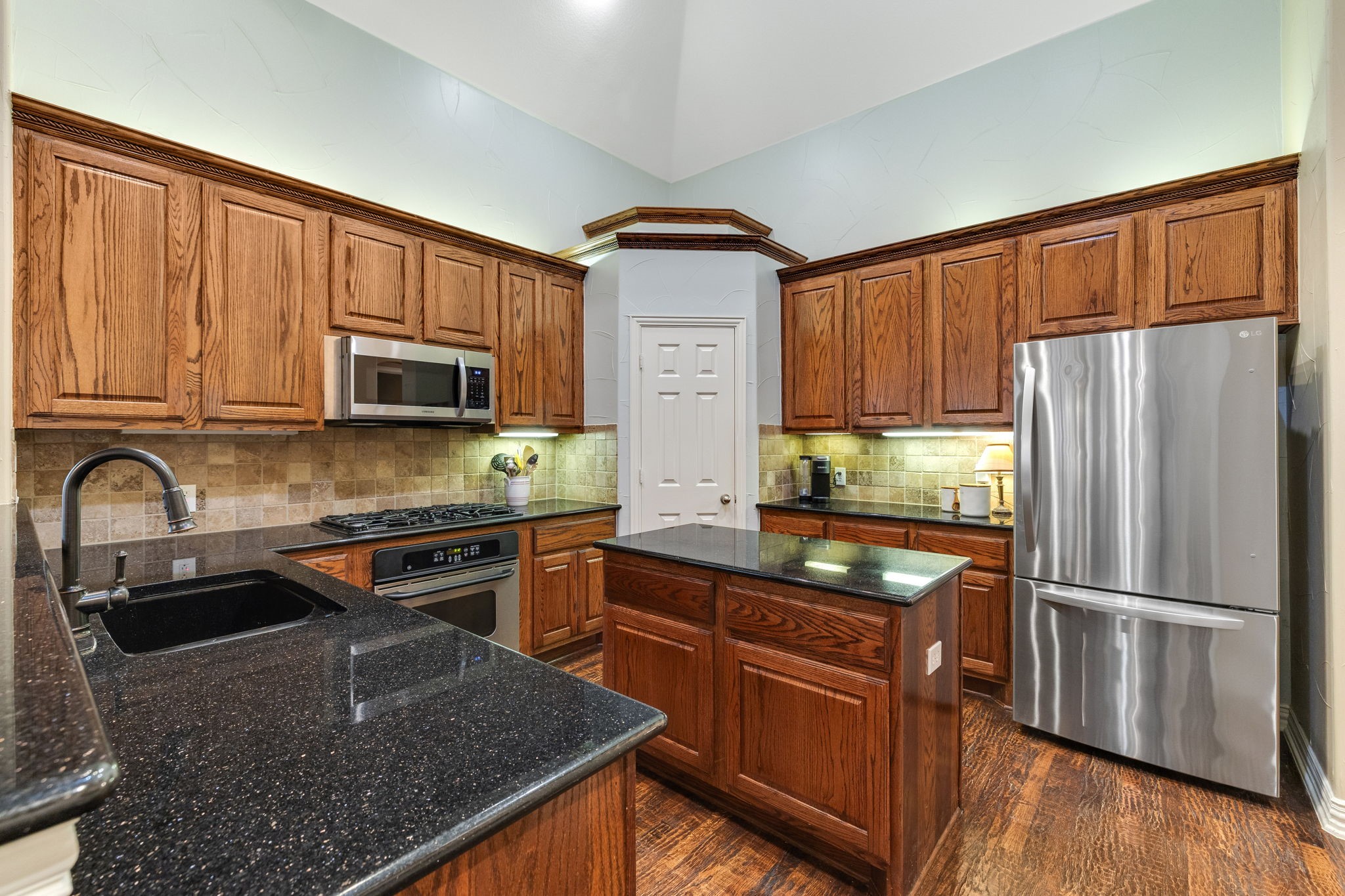 10051 Beachwood Drive