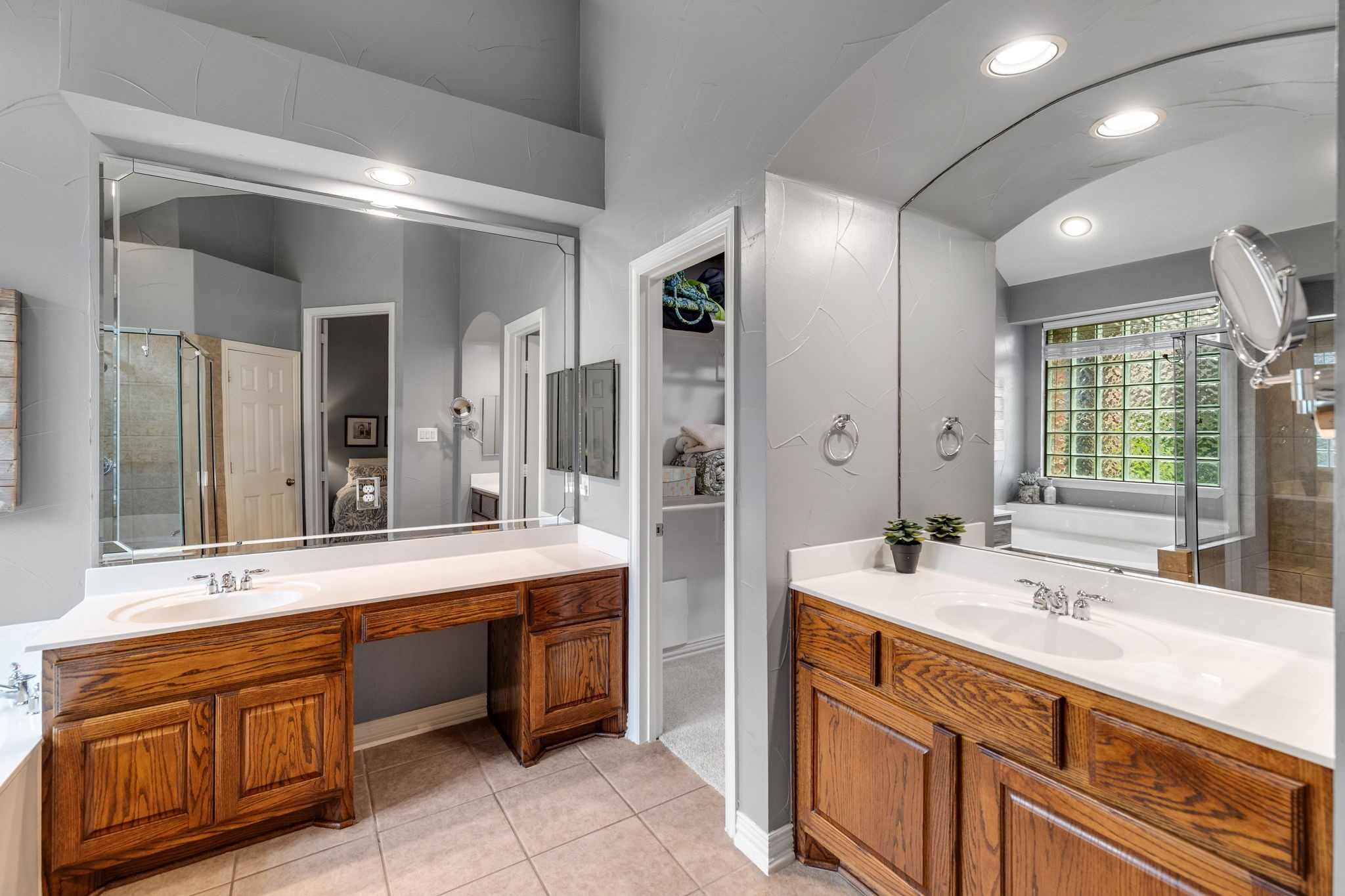 10051 Beachwood Drive