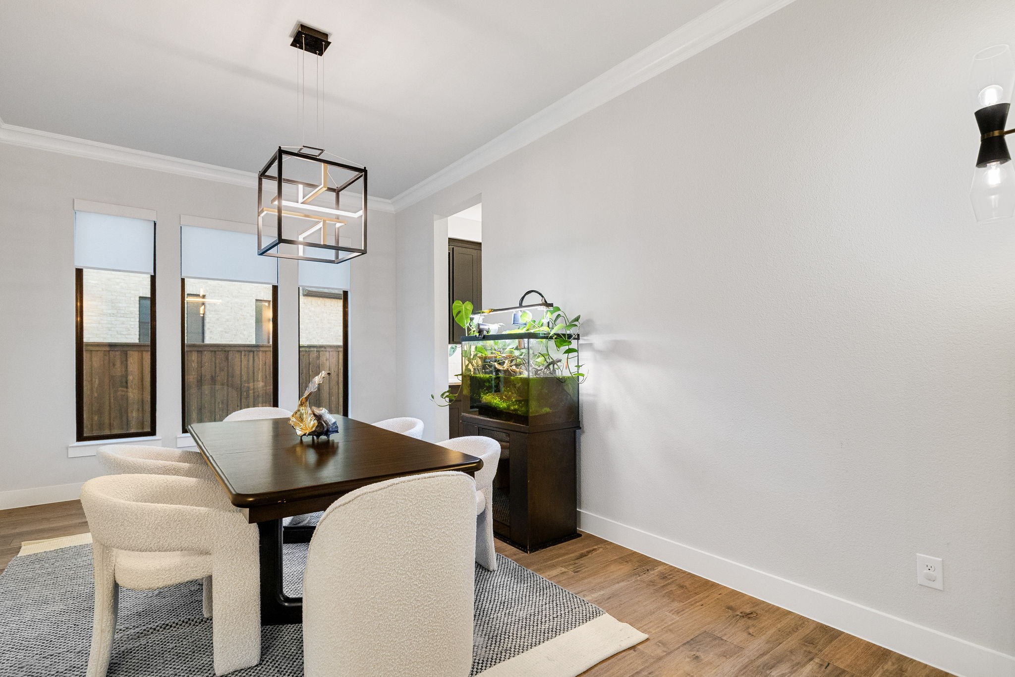 2421 Heathrow Lane