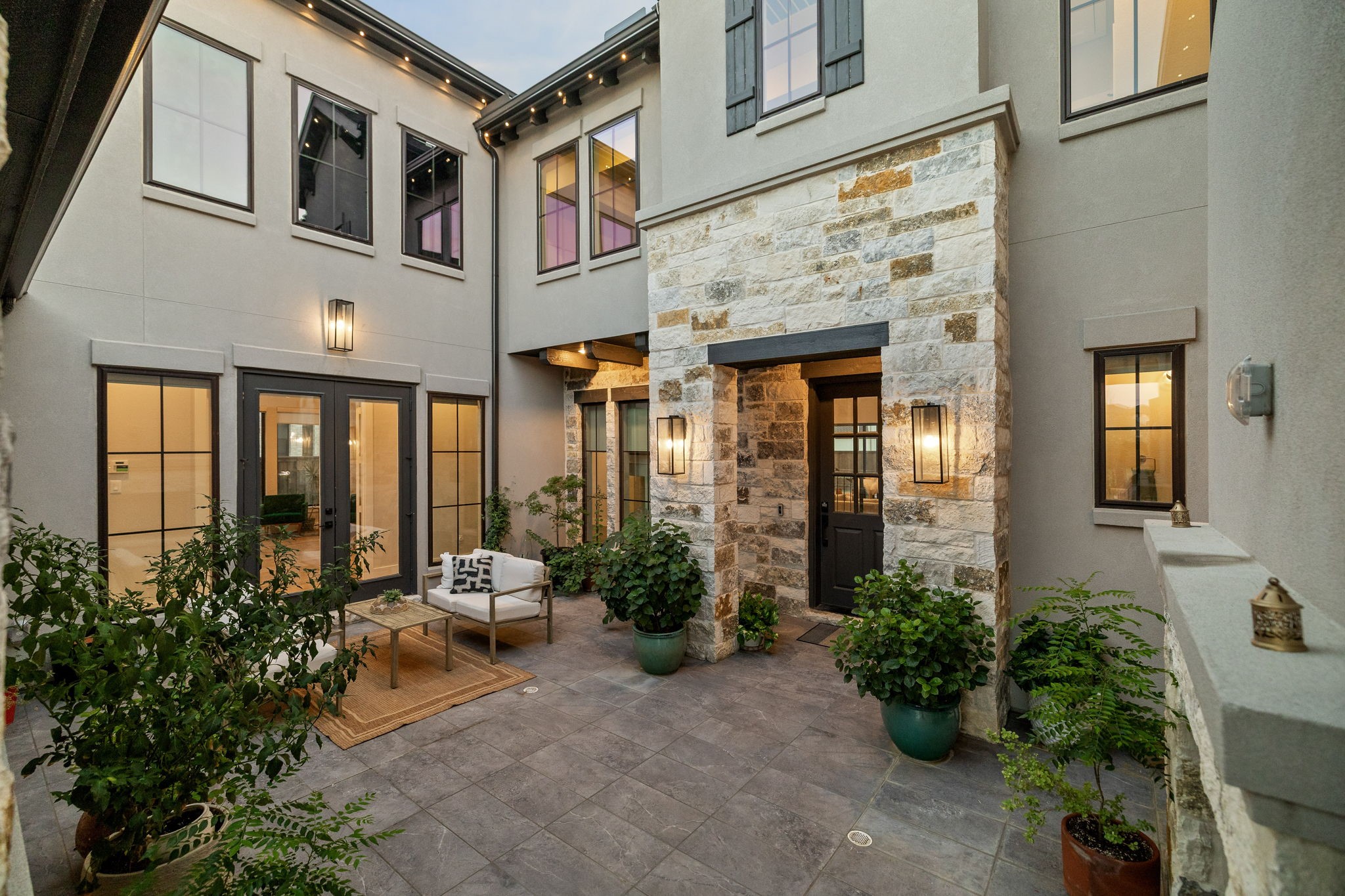 2421 Heathrow Lane