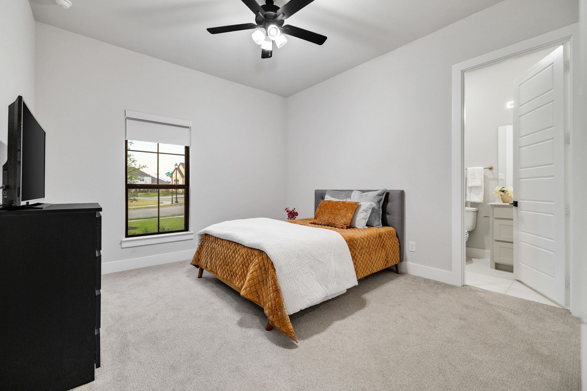 2421 Heathrow Lane