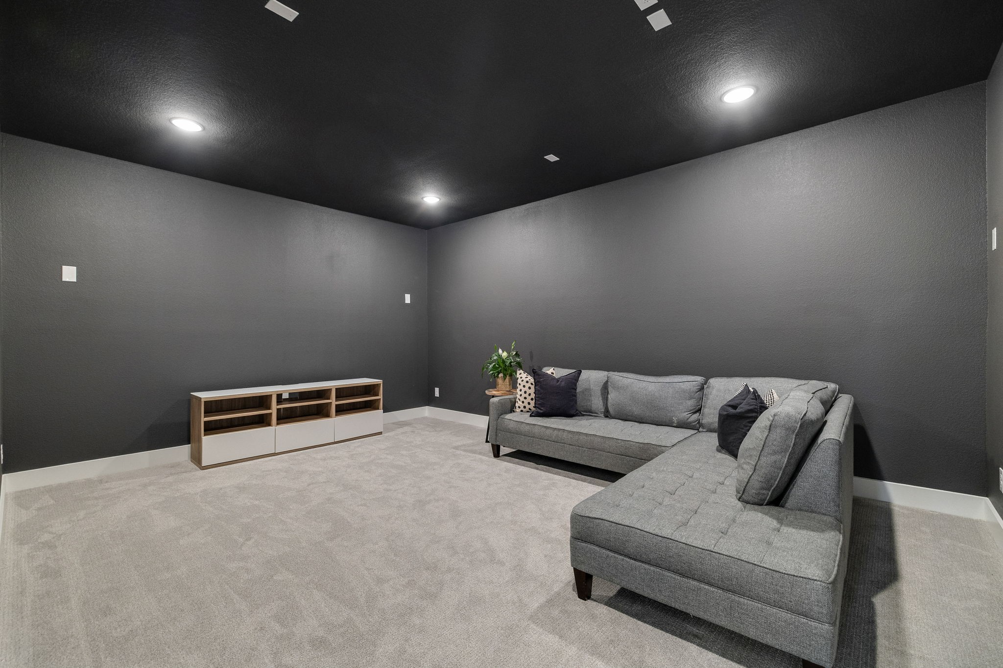 2421 Heathrow Lane
