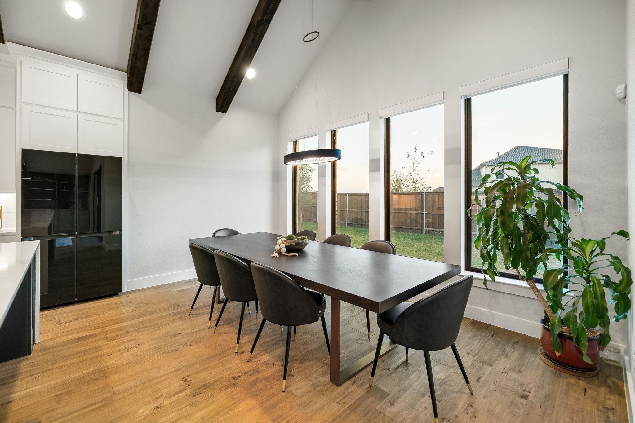 2421 Heathrow Lane