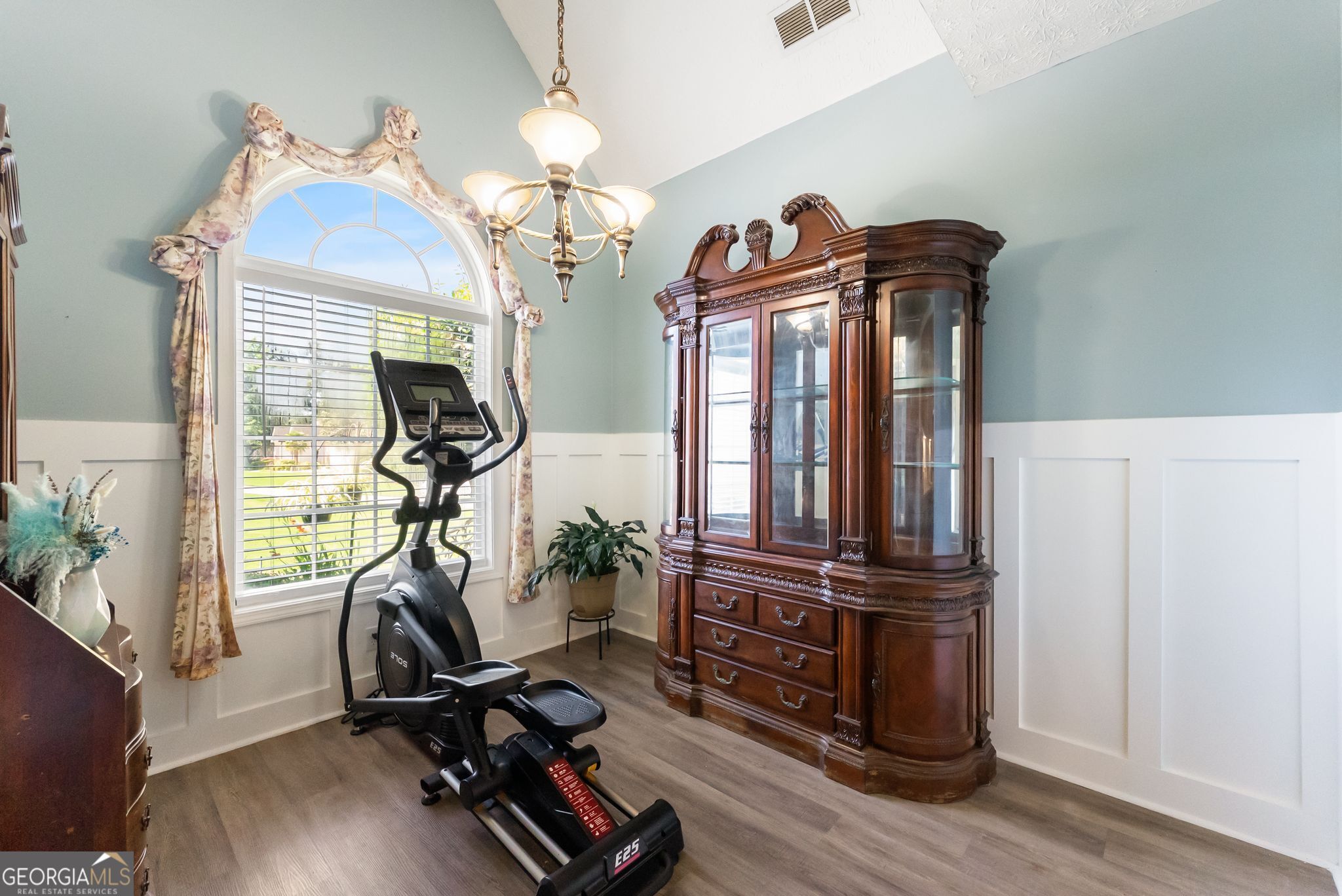 4523 Lafayette Lane