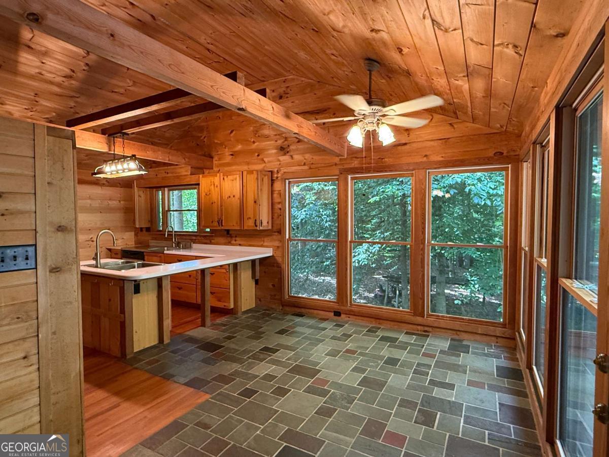 2405 Mountain Road