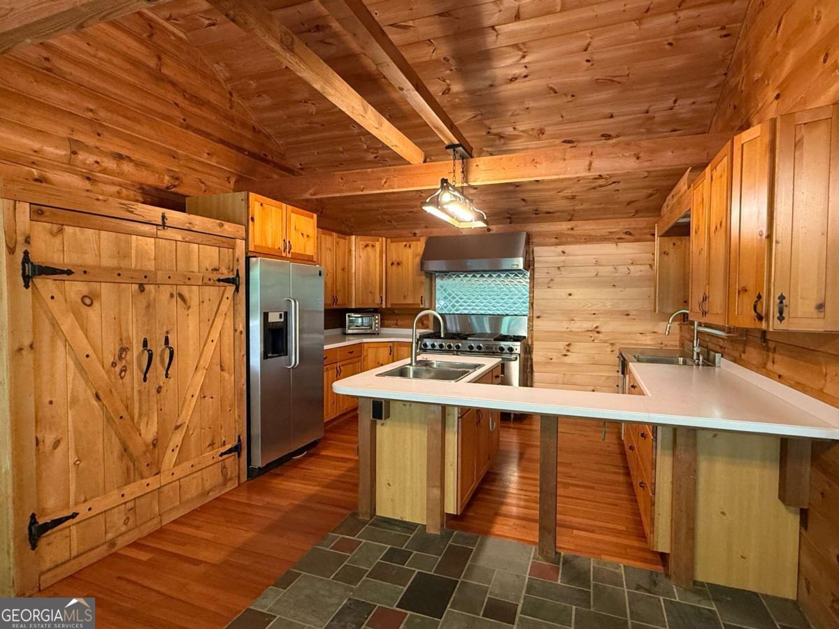 2405 Mountain Road
