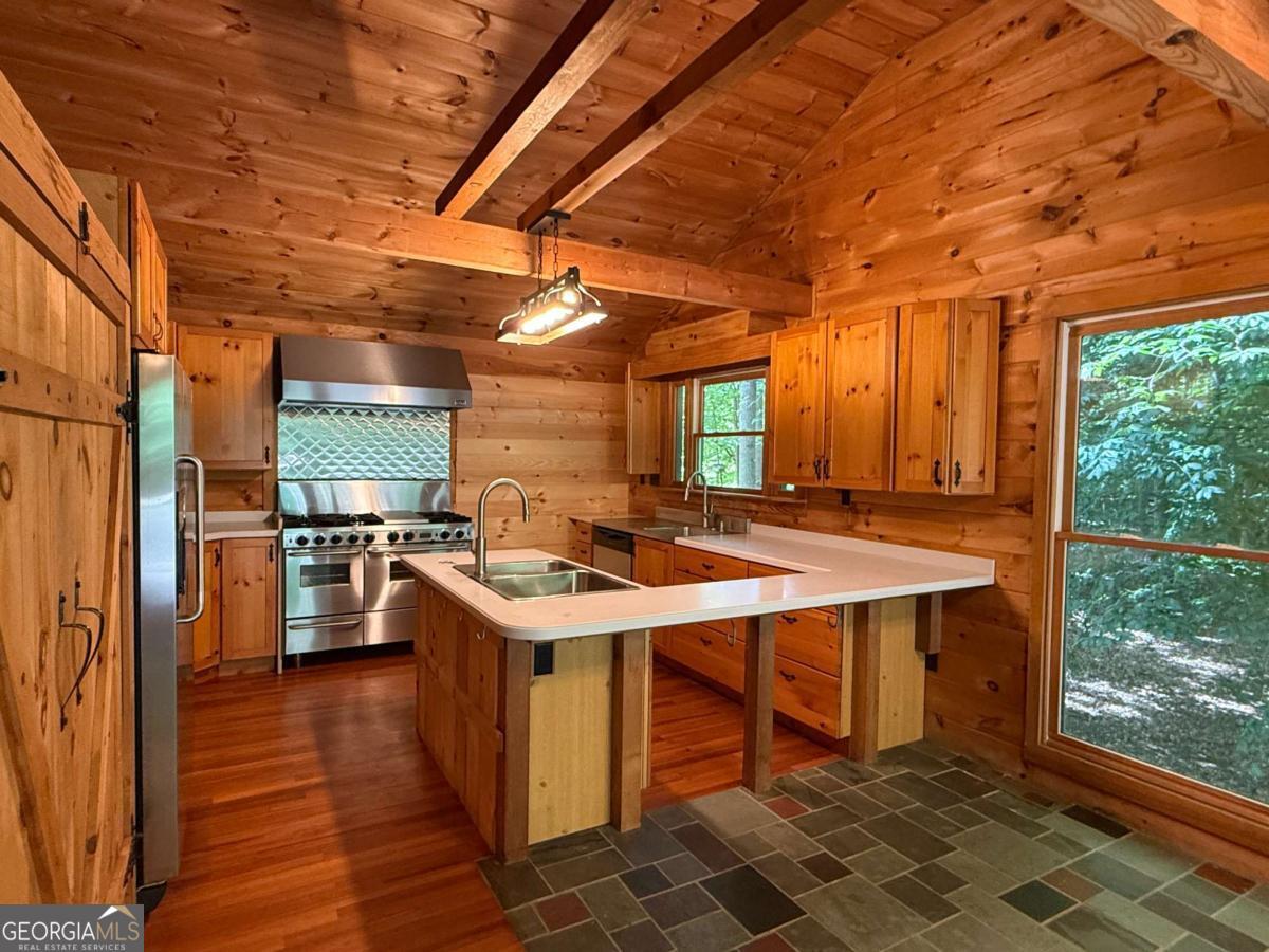 2405 Mountain Road