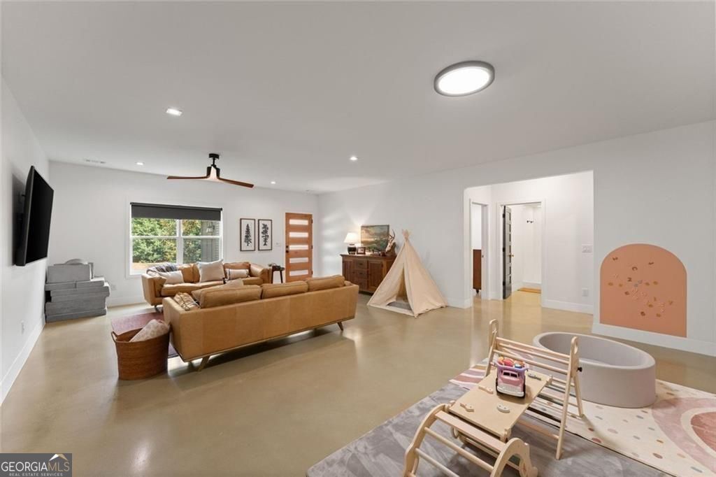 574 Riverside Road
