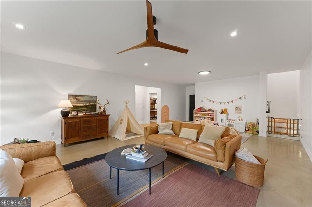 574 Riverside Road