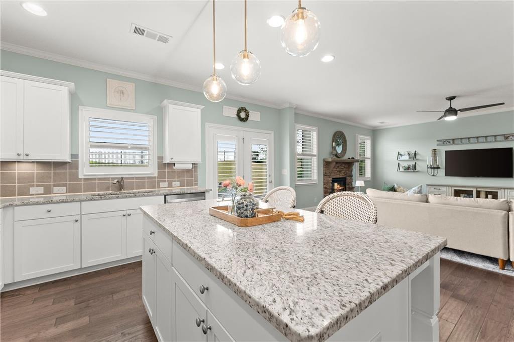 6712 Blooming Iris Court