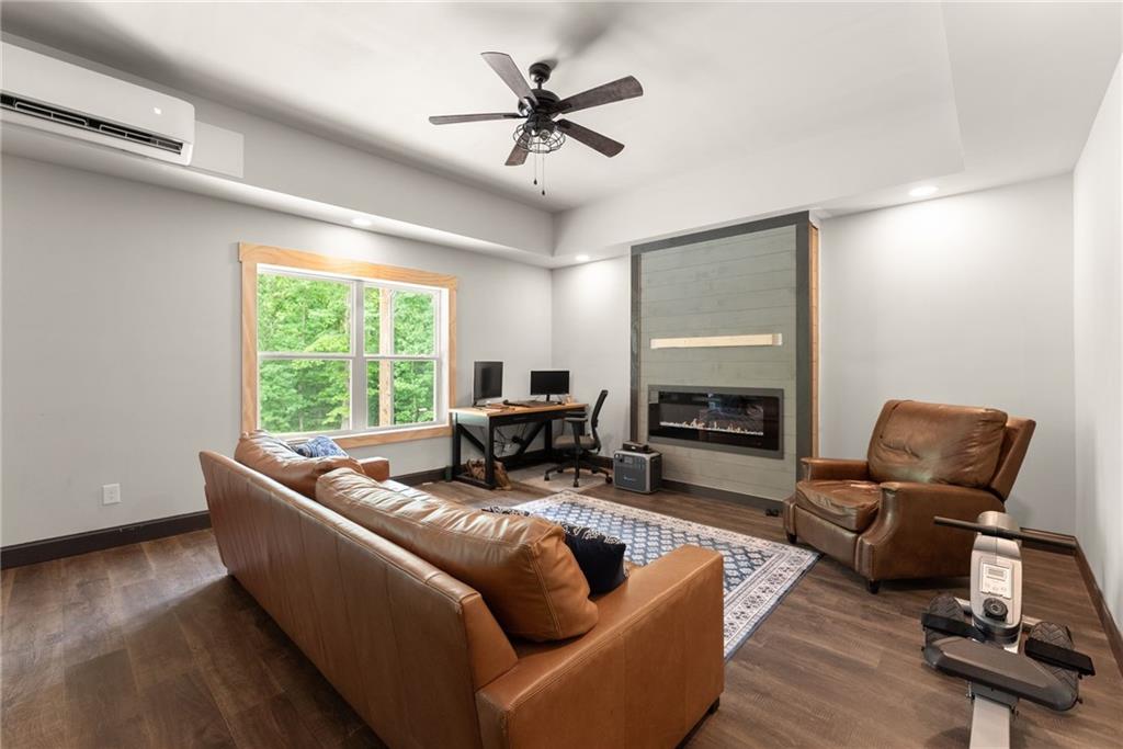 4718 Shady Lake Circle
