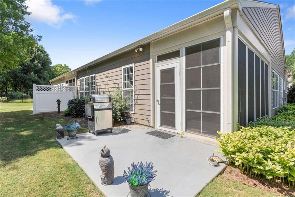 6142 Longleaf Drive