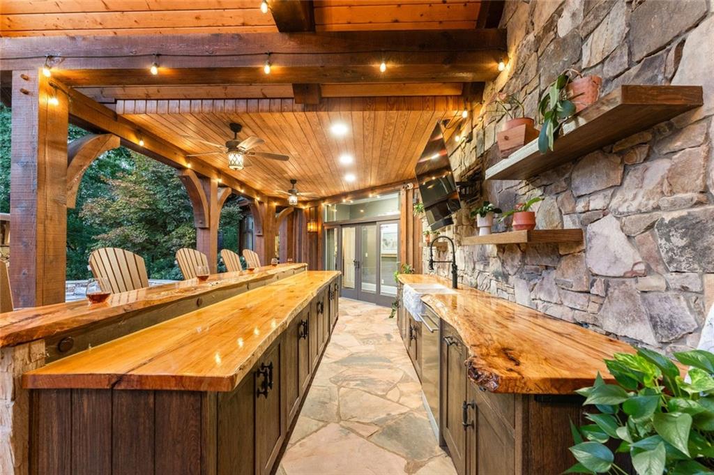 1524 Blacks Bluff Road SW