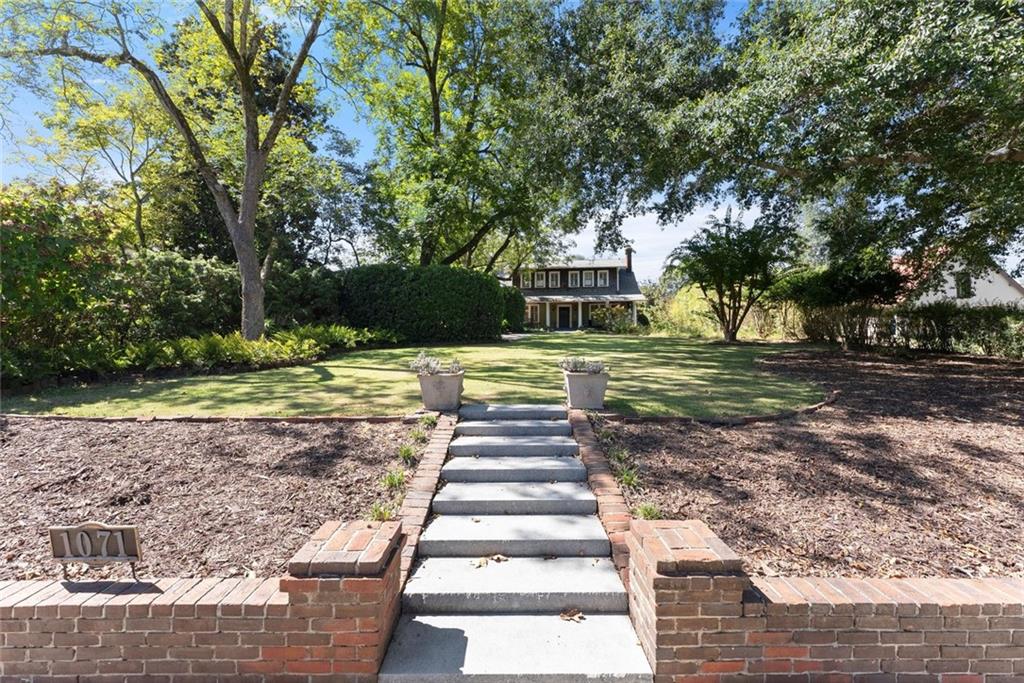 1071 Green Street Circle