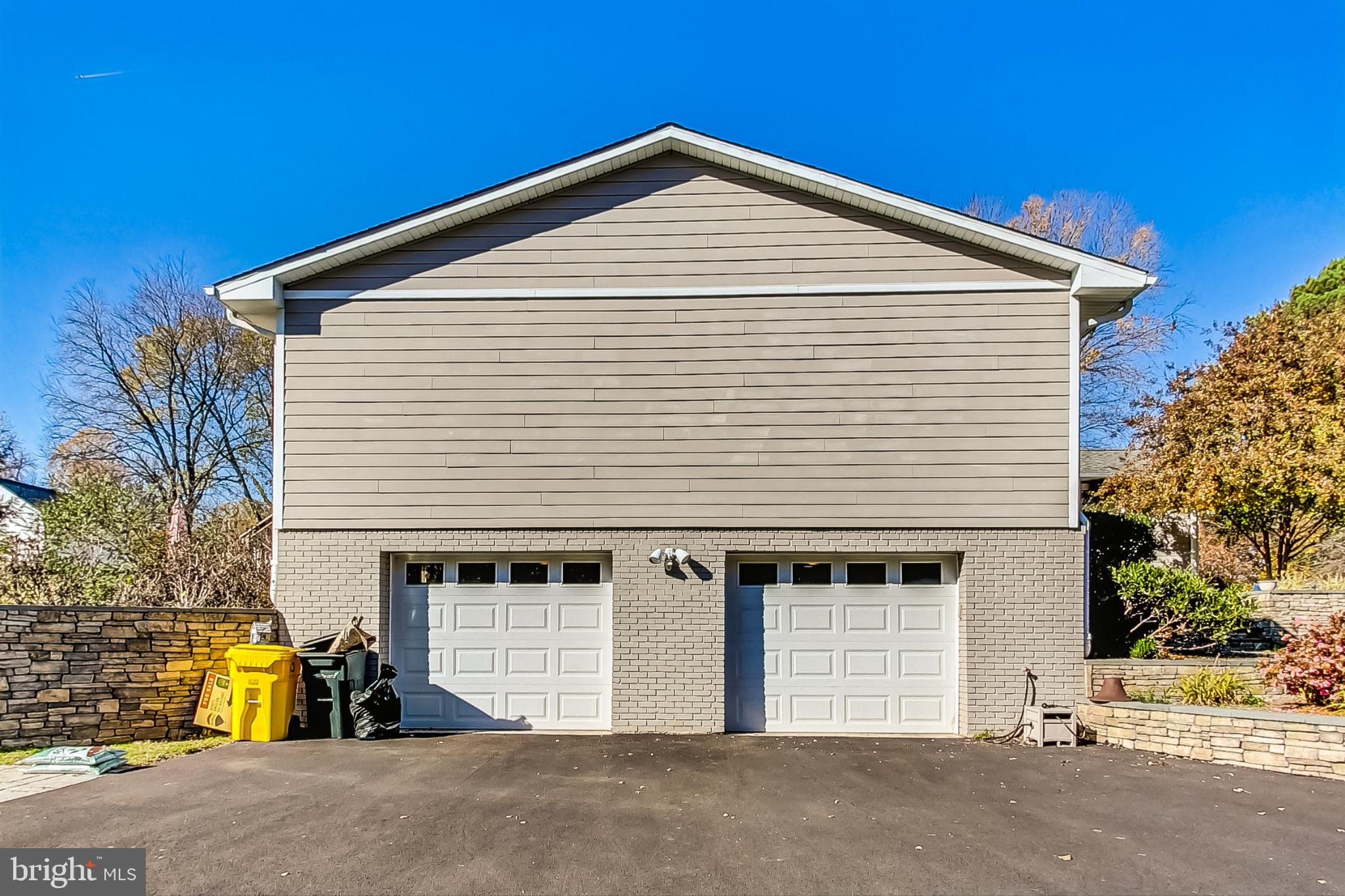 1645 ISABELLA COURT