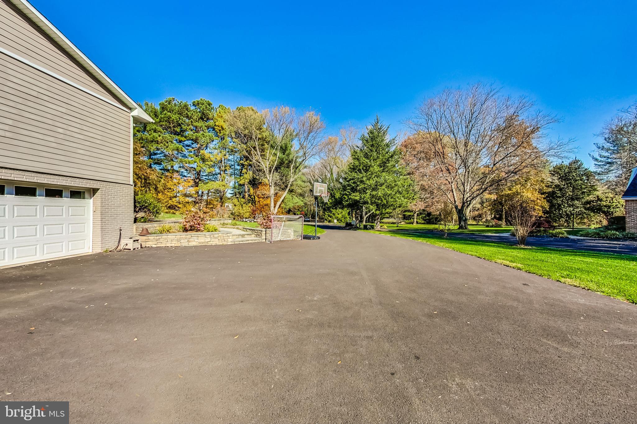 1645 ISABELLA COURT