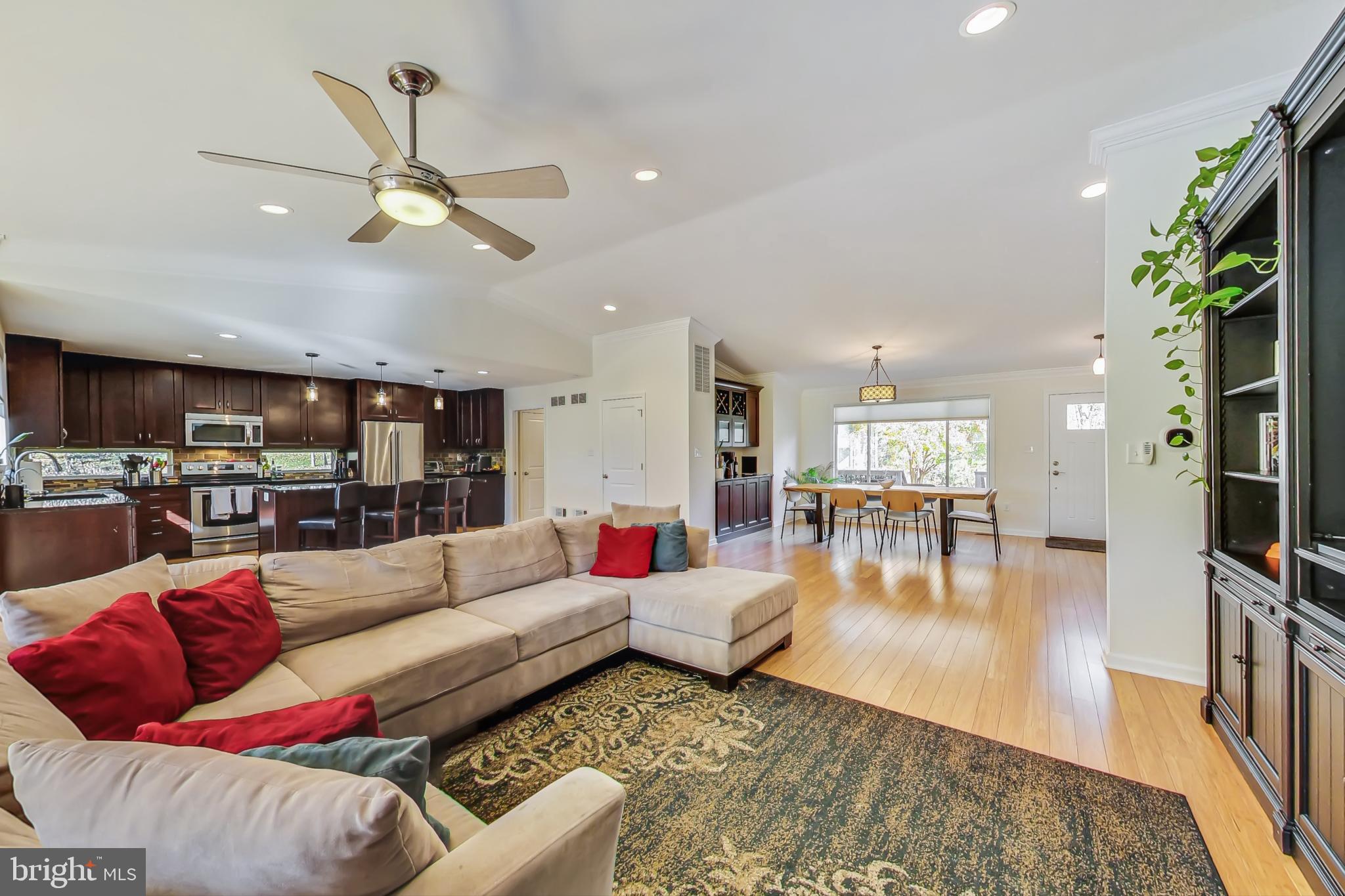 1645 ISABELLA COURT