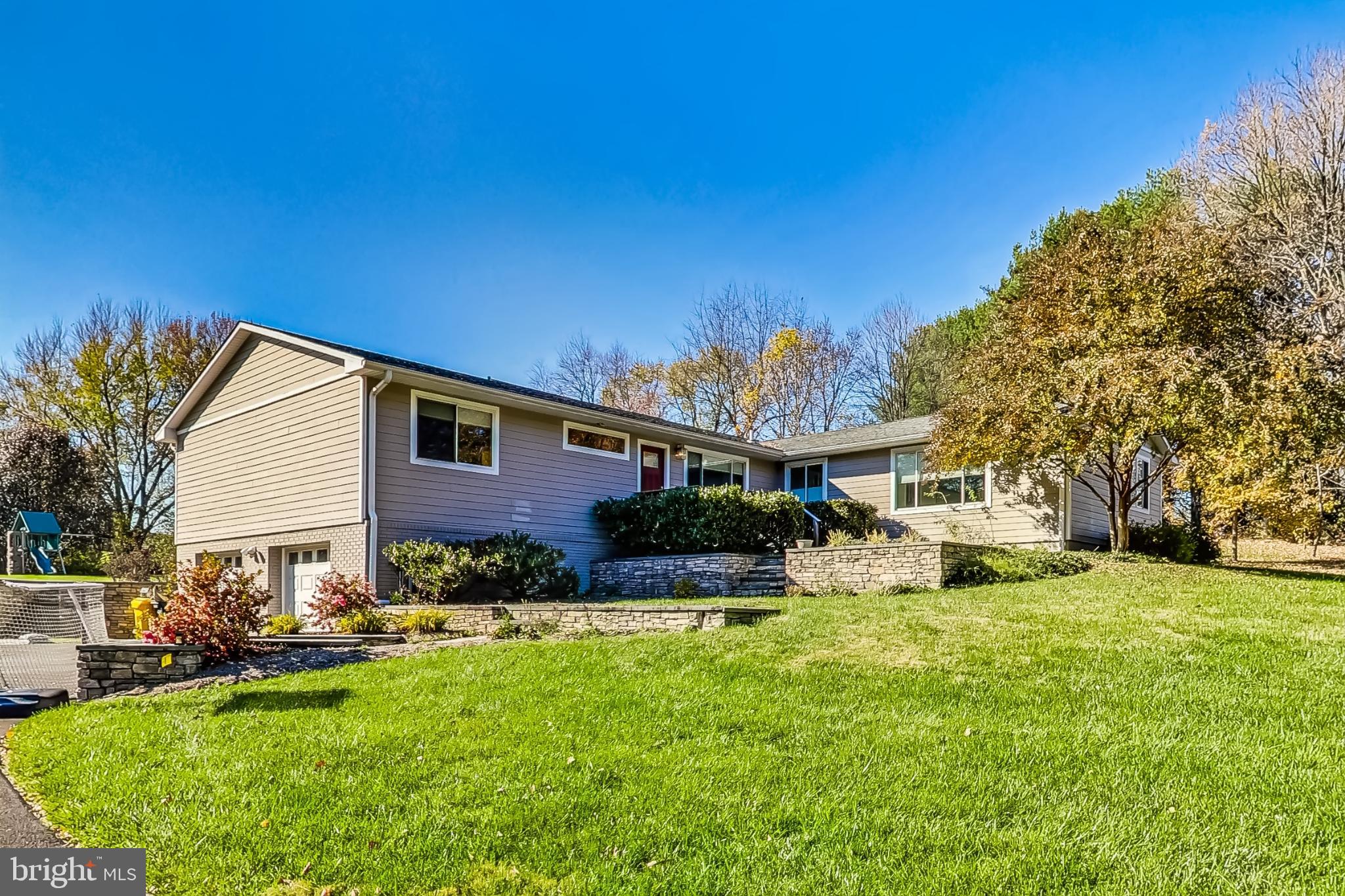 1645 ISABELLA COURT