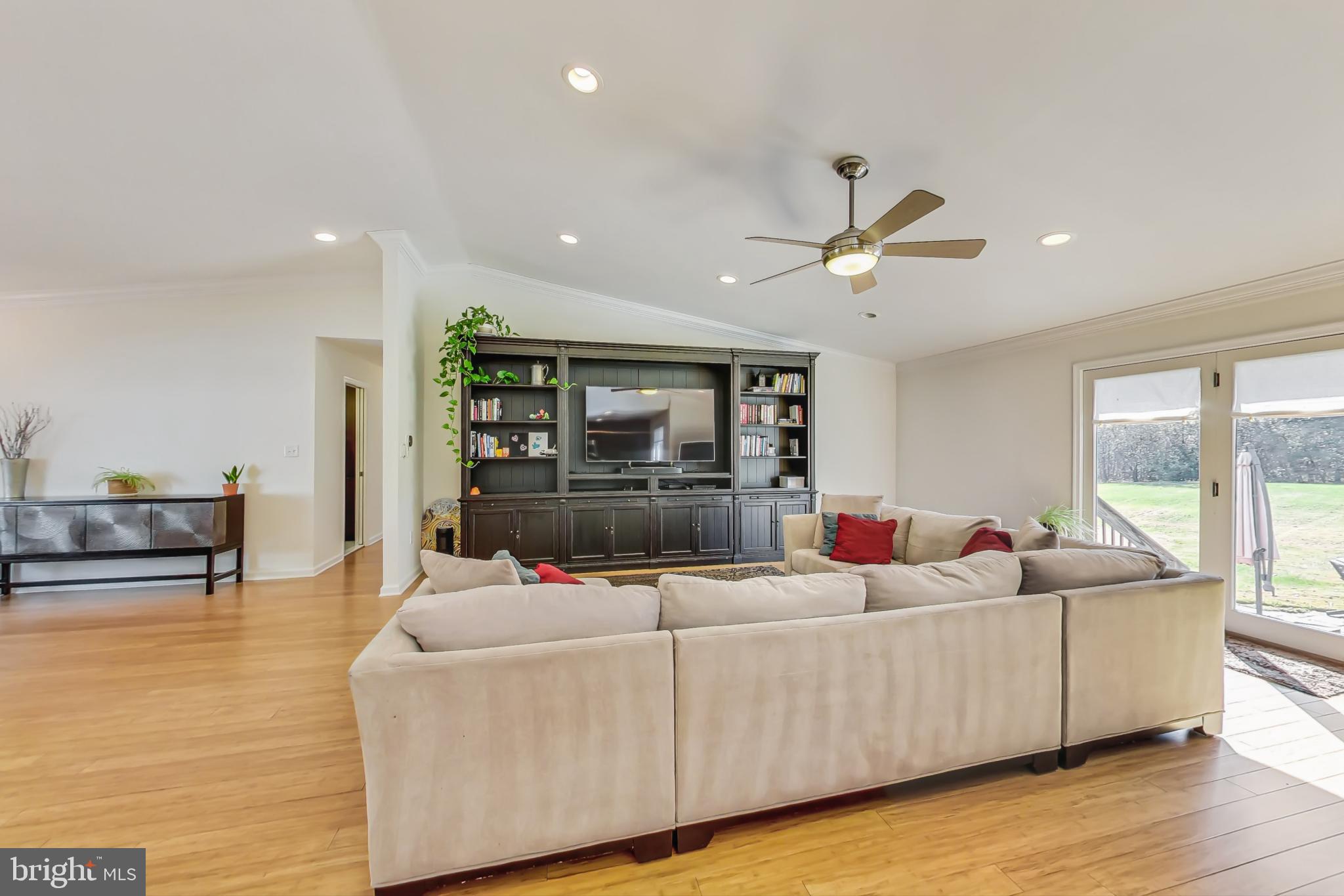 1645 ISABELLA COURT