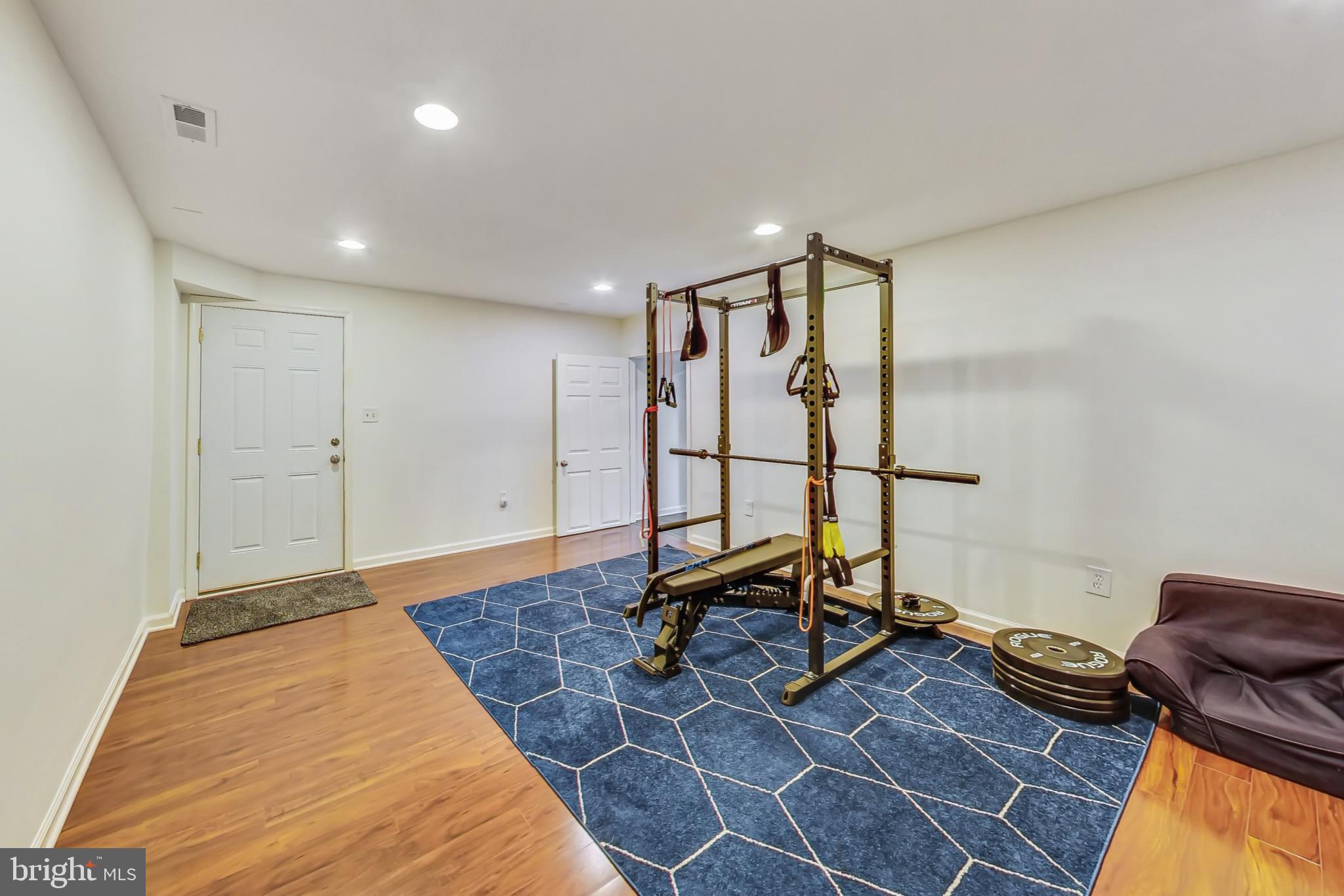 1645 ISABELLA COURT