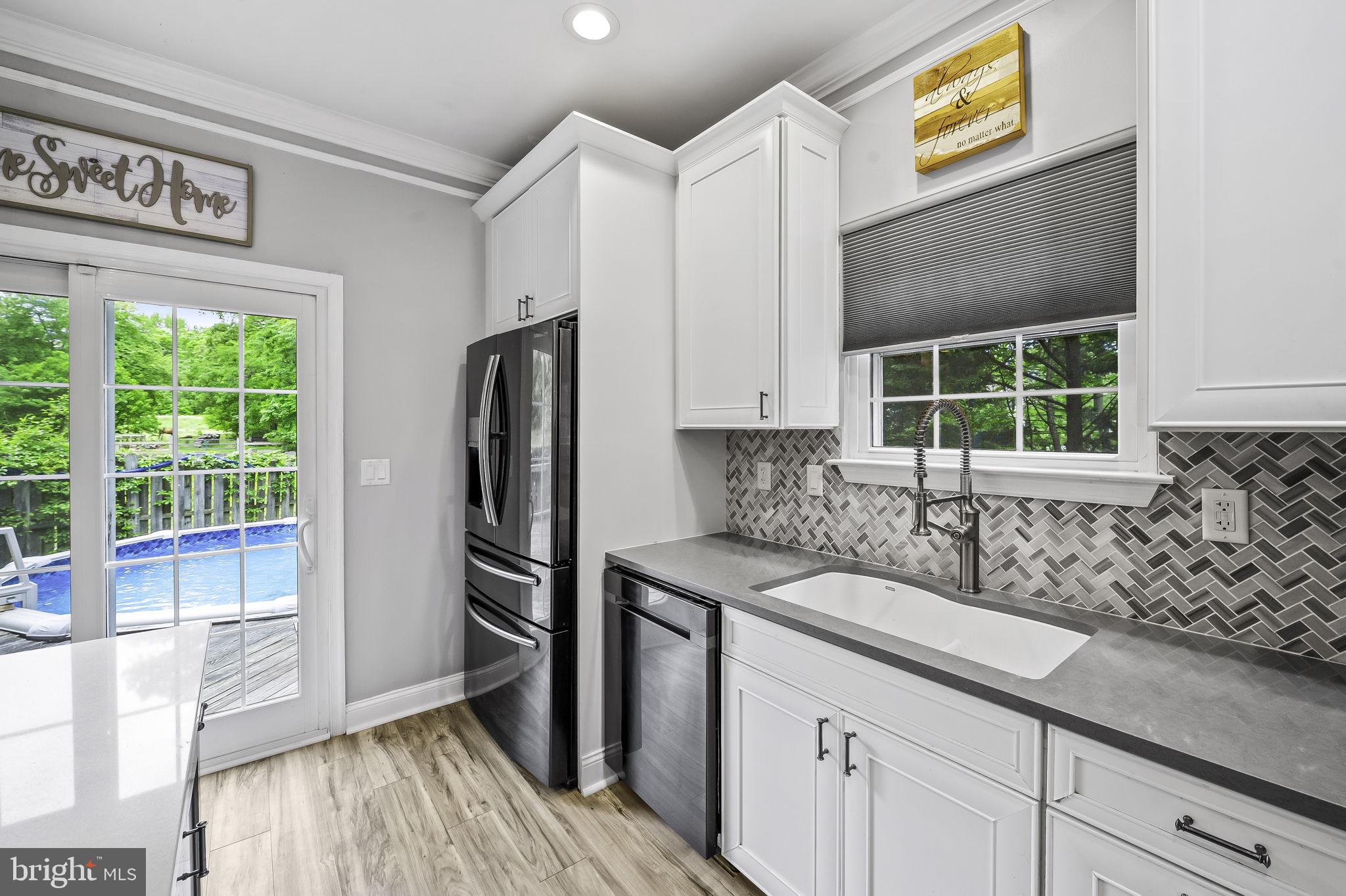 916 FOREST ROAD