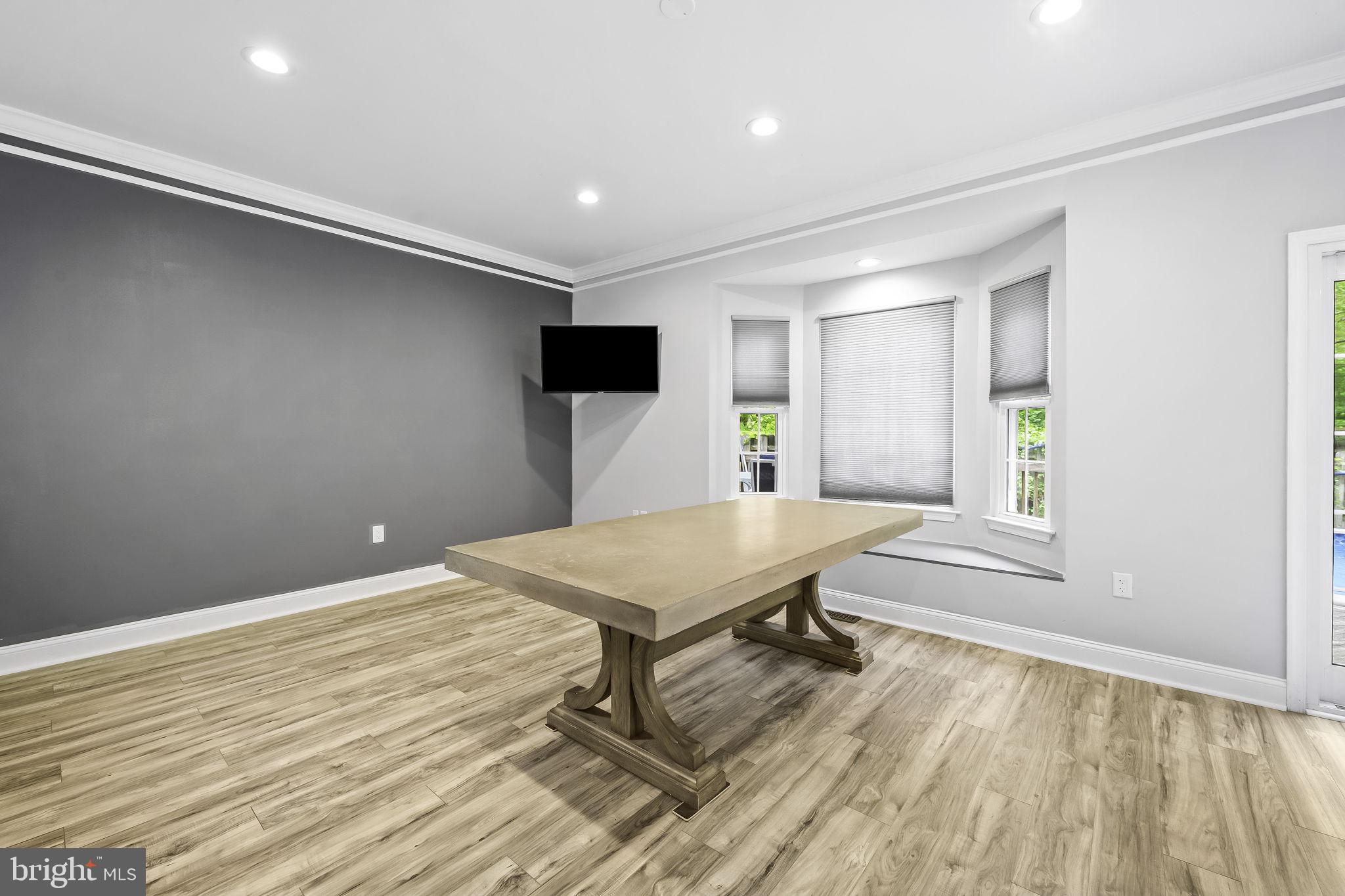 916 FOREST ROAD