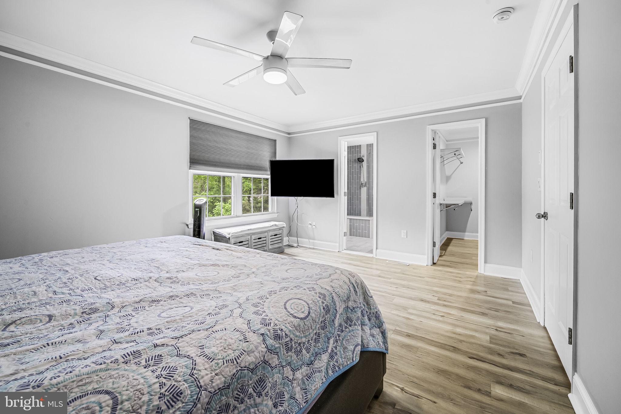 916 FOREST ROAD