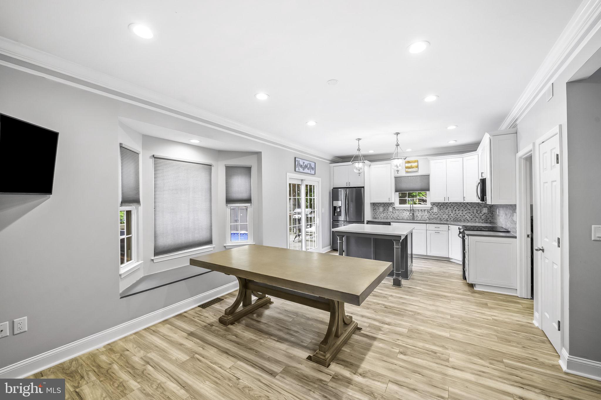 916 FOREST ROAD